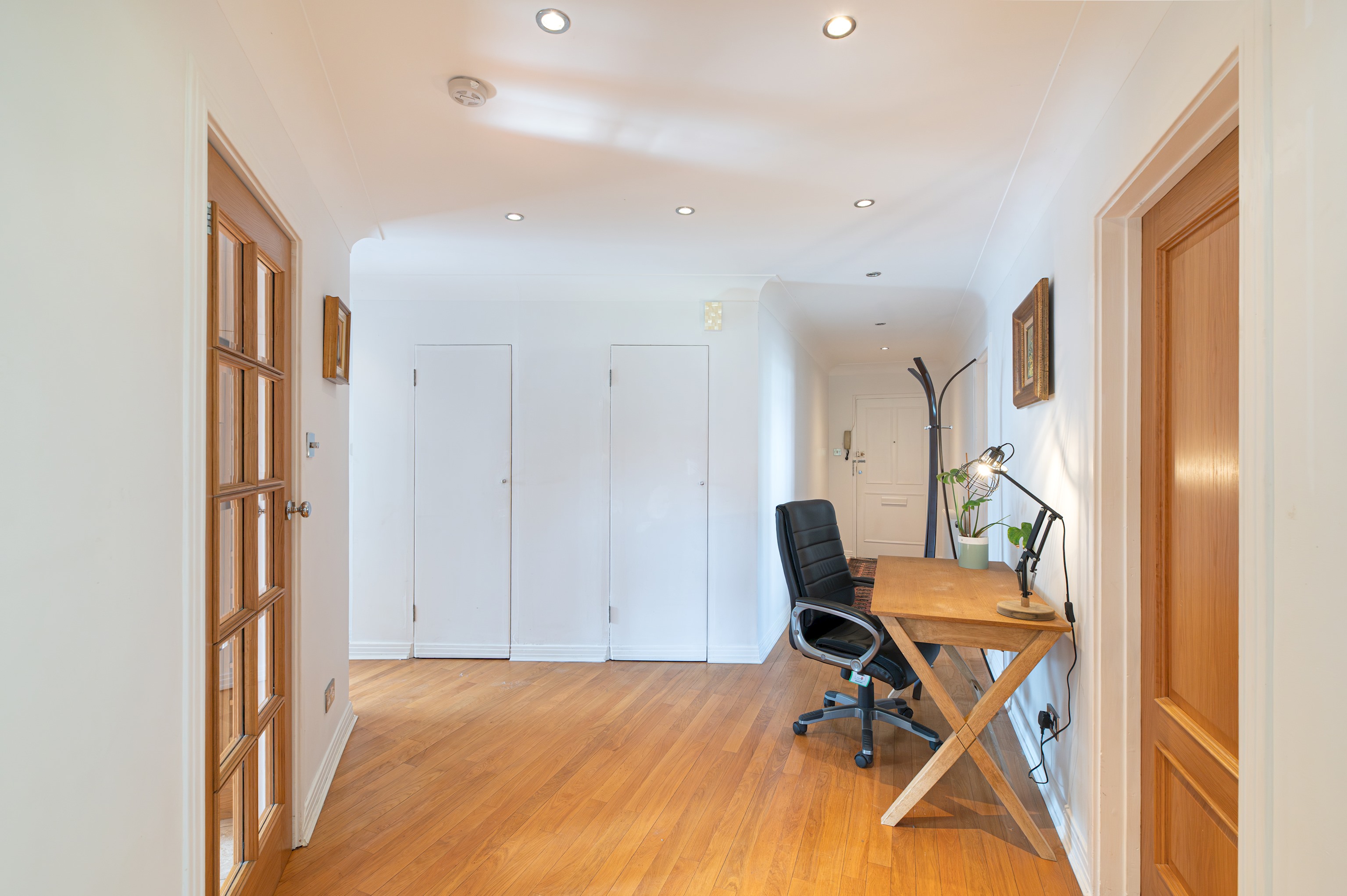 View Spacious 2BR Ealing Flat w Garden - Pass the Keys in 2 Audley Court, W5 3EU Spacious 2BR Ealing Flat w Garden - Pass the Keys in 2 Audley Court, W5 3EU - Property image 15 - VivreStays