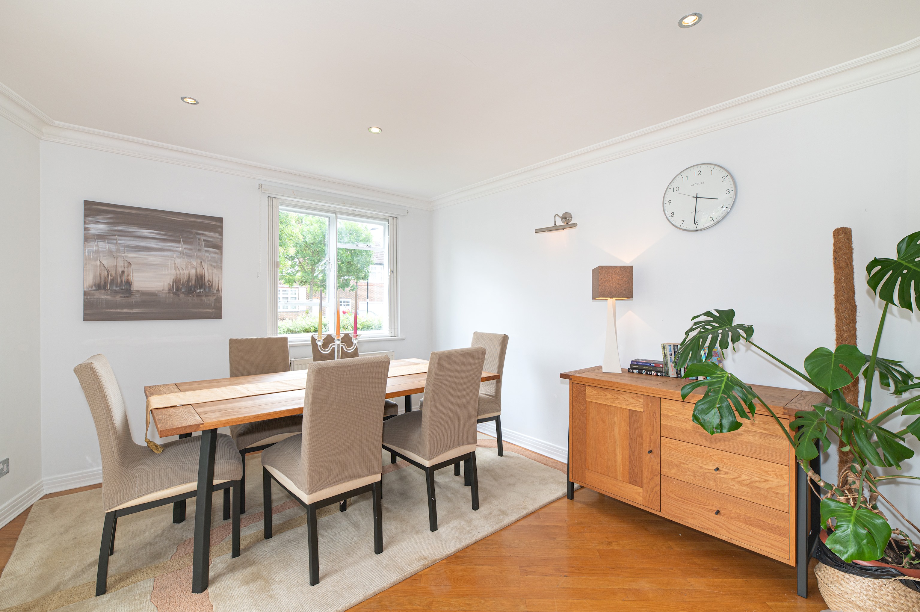 View Spacious 2BR Ealing Flat w Garden - Pass the Keys in 2 Audley Court, W5 3EU Spacious 2BR Ealing Flat w Garden - Pass the Keys in 2 Audley Court, W5 3EU - Property image 16 - VivreStays