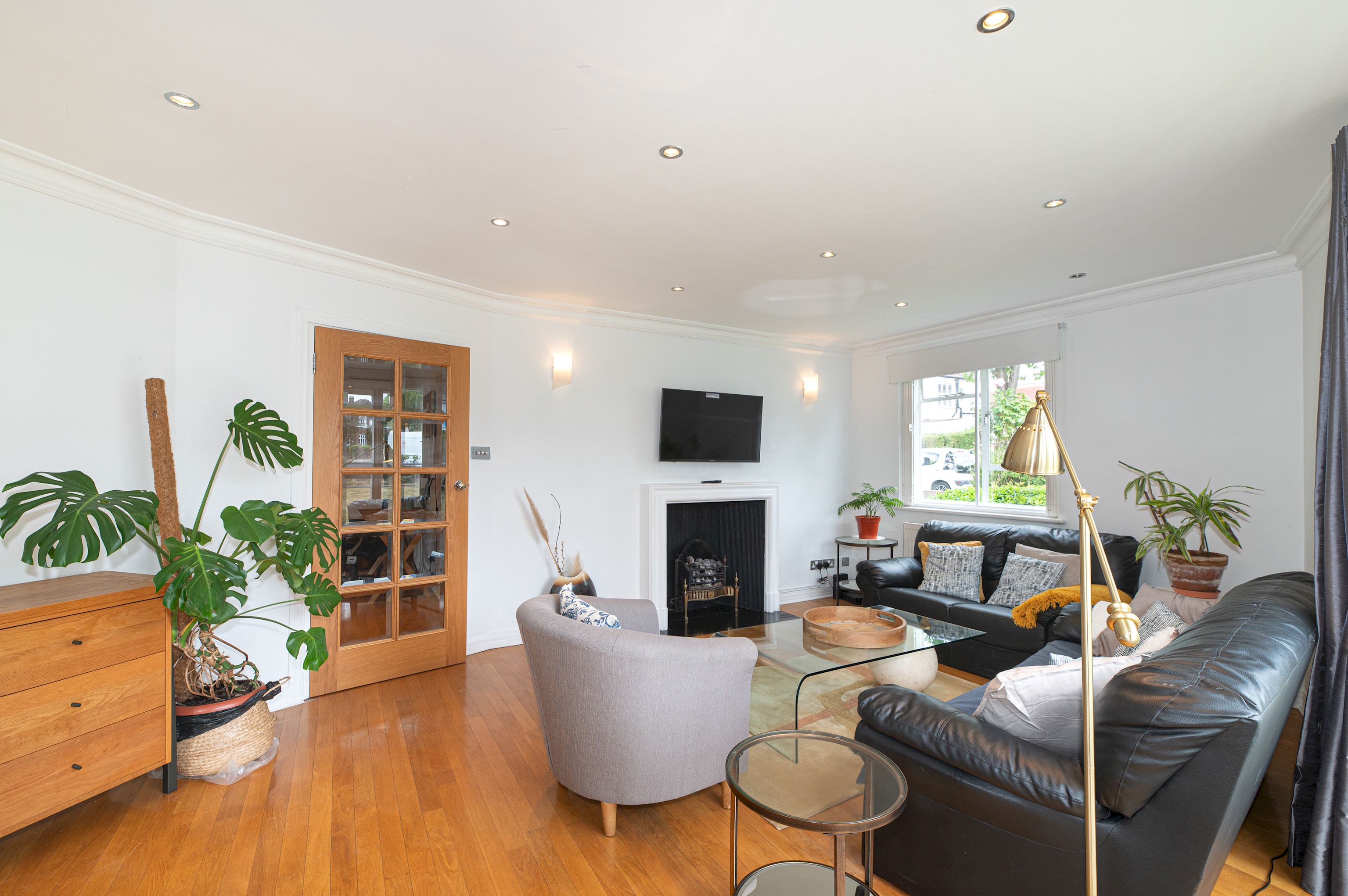 View Spacious 2BR Ealing Flat w Garden - Pass the Keys in 2 Audley Court, W5 3EU Spacious 2BR Ealing Flat w Garden - Pass the Keys in 2 Audley Court, W5 3EU - Property image 20 - VivreStays