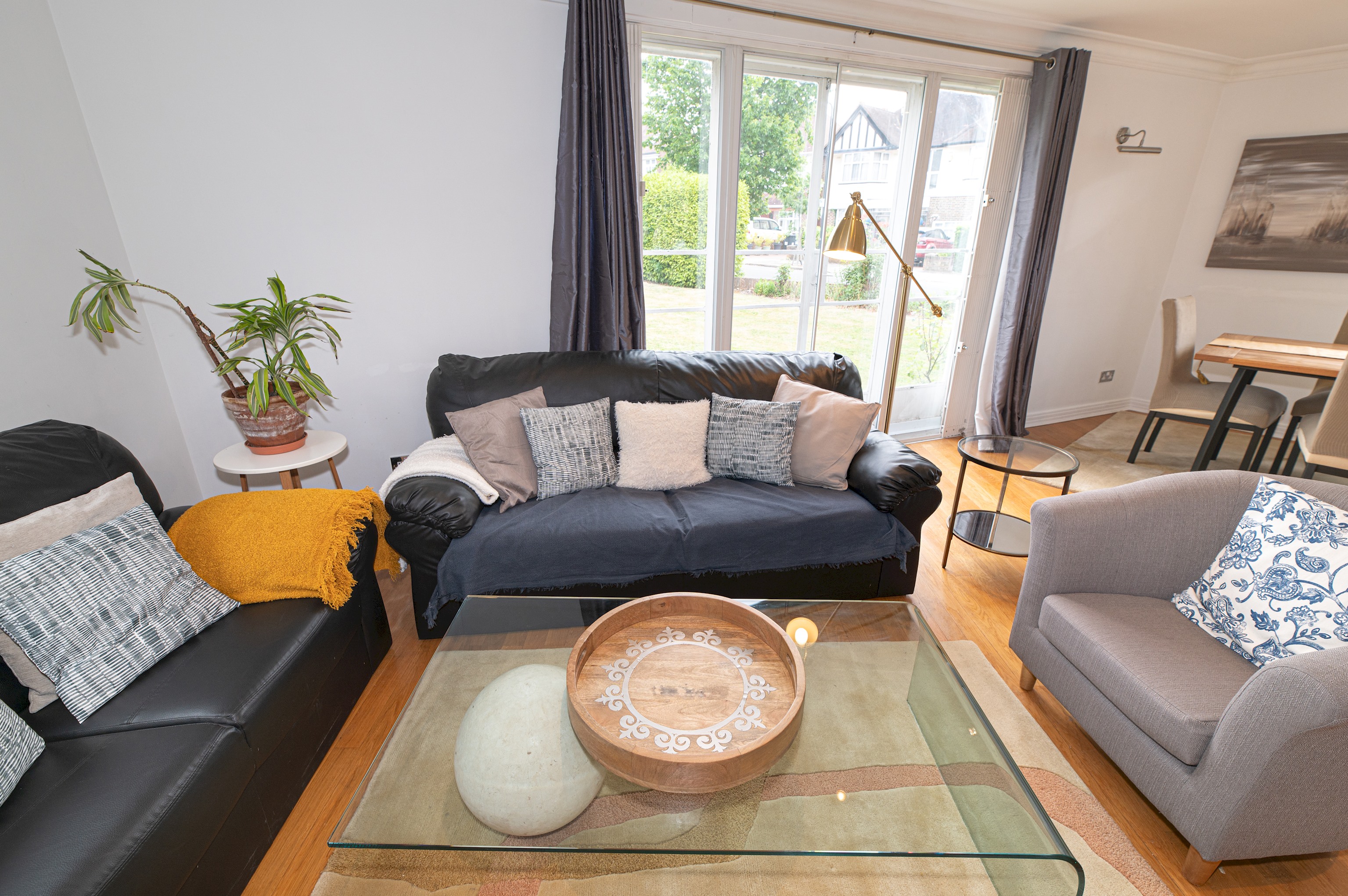 View Spacious 2BR Ealing Flat w Garden - Pass the Keys in 2 Audley Court, W5 3EU Spacious 2BR Ealing Flat w Garden - Pass the Keys in 2 Audley Court, W5 3EU - Property image 23 - VivreStays
