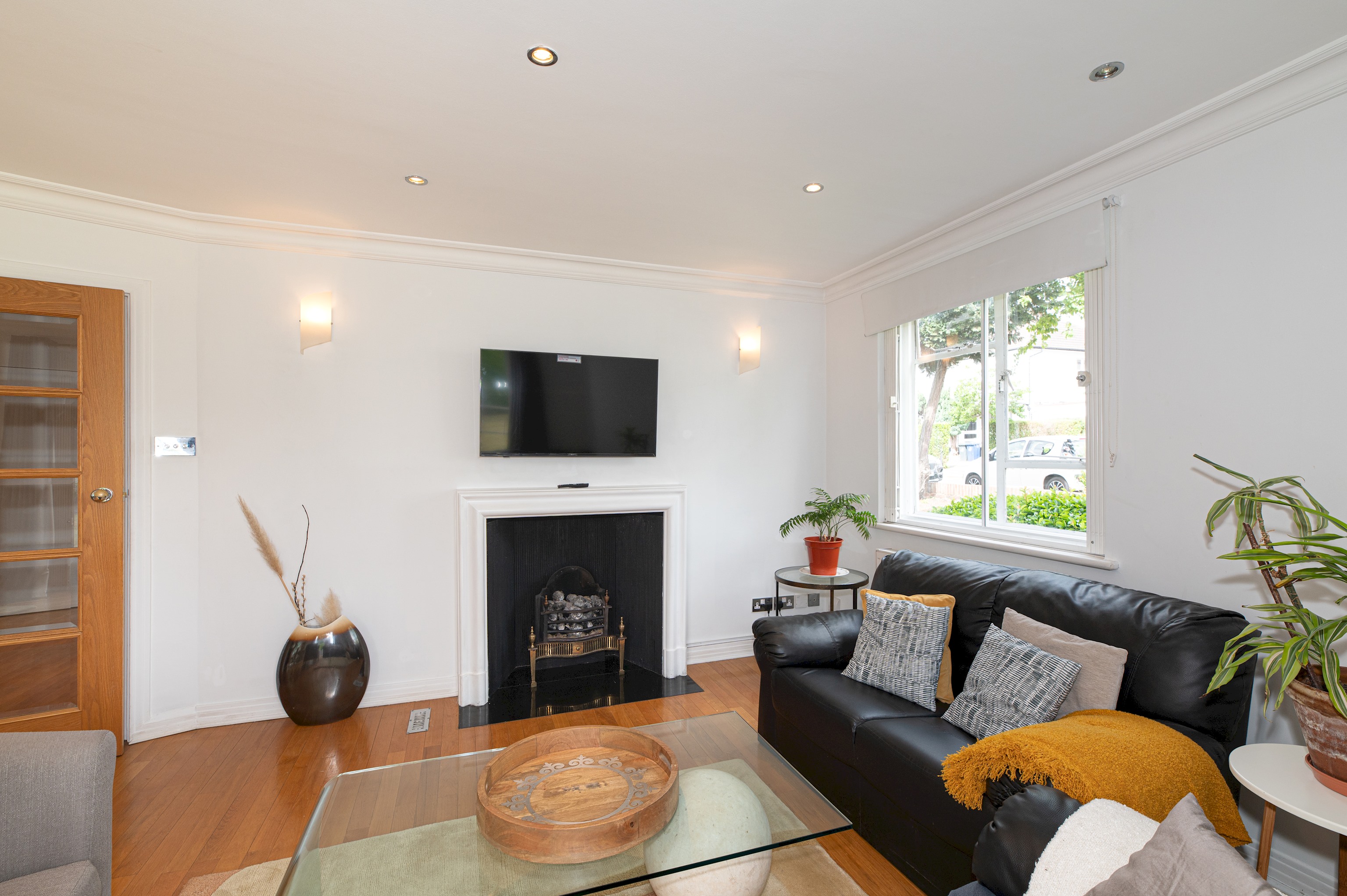 View Spacious 2BR Ealing Flat w Garden - Pass the Keys in 2 Audley Court, W5 3EU Spacious 2BR Ealing Flat w Garden - Pass the Keys in 2 Audley Court, W5 3EU - Property image 24 - VivreStays