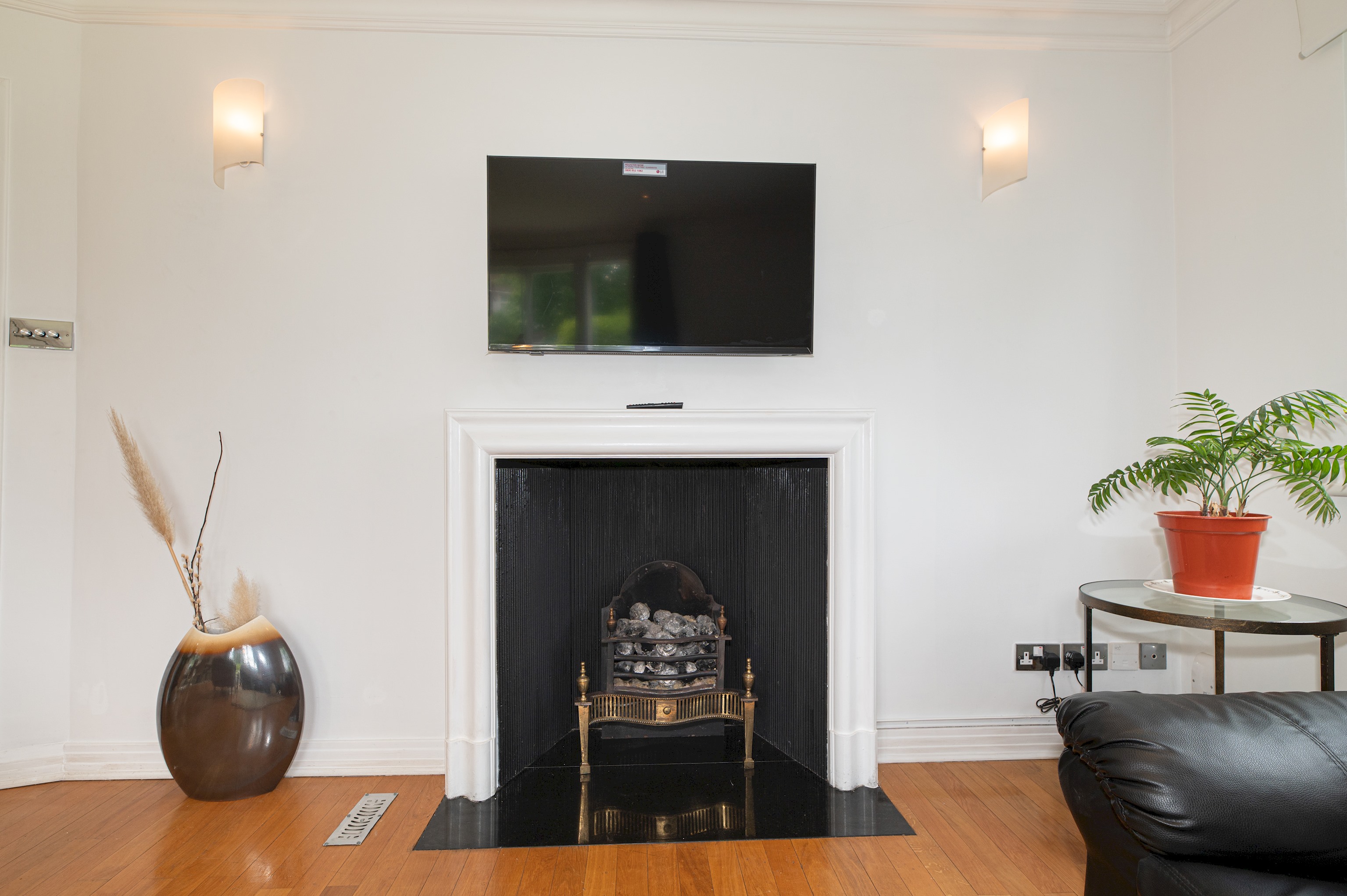View Spacious 2BR Ealing Flat w Garden - Pass the Keys in 2 Audley Court, W5 3EU Spacious 2BR Ealing Flat w Garden - Pass the Keys in 2 Audley Court, W5 3EU - Property image 25 - VivreStays