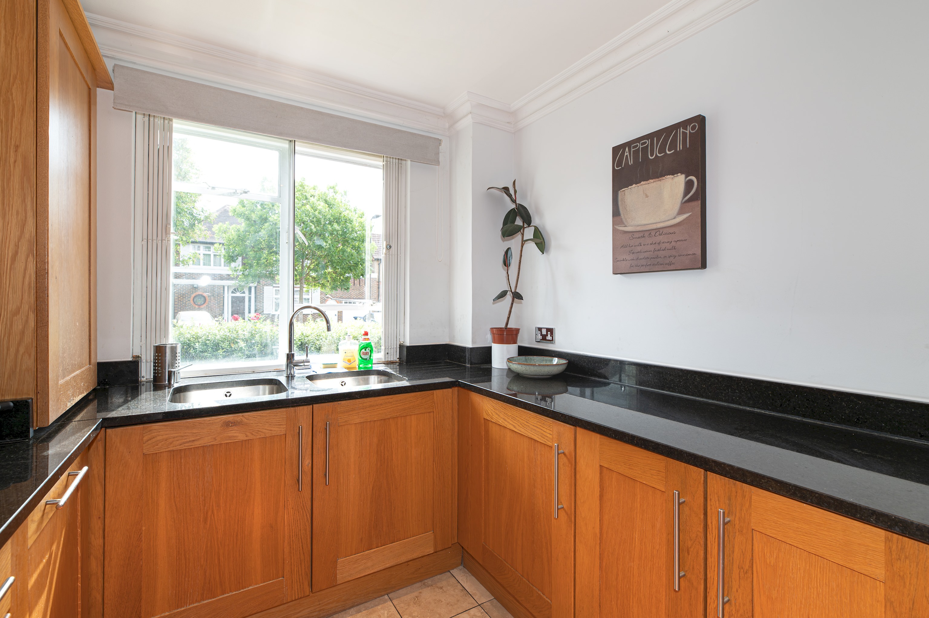 View Spacious 2BR Ealing Flat w Garden - Pass the Keys in 2 Audley Court, W5 3EU Spacious 2BR Ealing Flat w Garden - Pass the Keys in 2 Audley Court, W5 3EU - Property image 29 - VivreStays