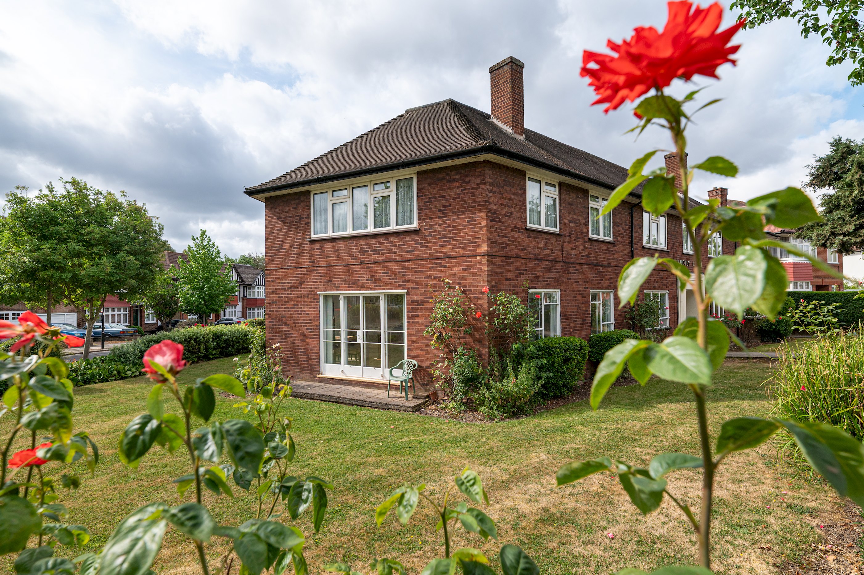 View Spacious 2BR Ealing Flat w Garden - Pass the Keys in 2 Audley Court, W5 3EU Spacious 2BR Ealing Flat w Garden - Pass the Keys in 2 Audley Court, W5 3EU - Property image 31 - VivreStays