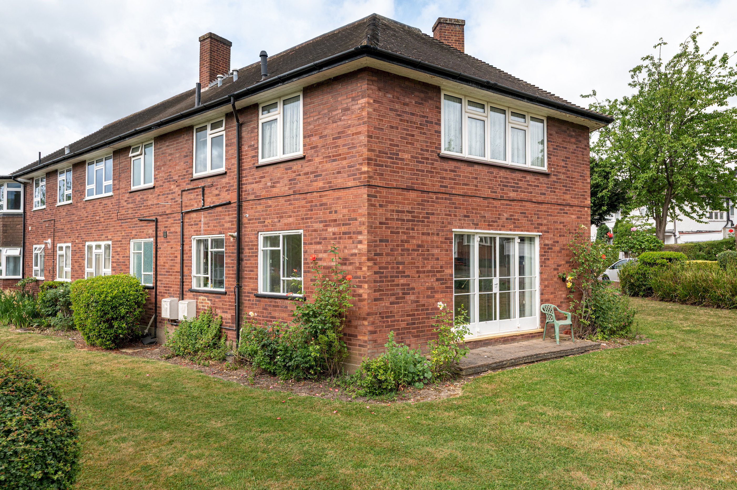 View Spacious 2BR Ealing Flat w Garden - Pass the Keys in 2 Audley Court, W5 3EU Spacious 2BR Ealing Flat w Garden - Pass the Keys in 2 Audley Court, W5 3EU - Property image 34 - VivreStays