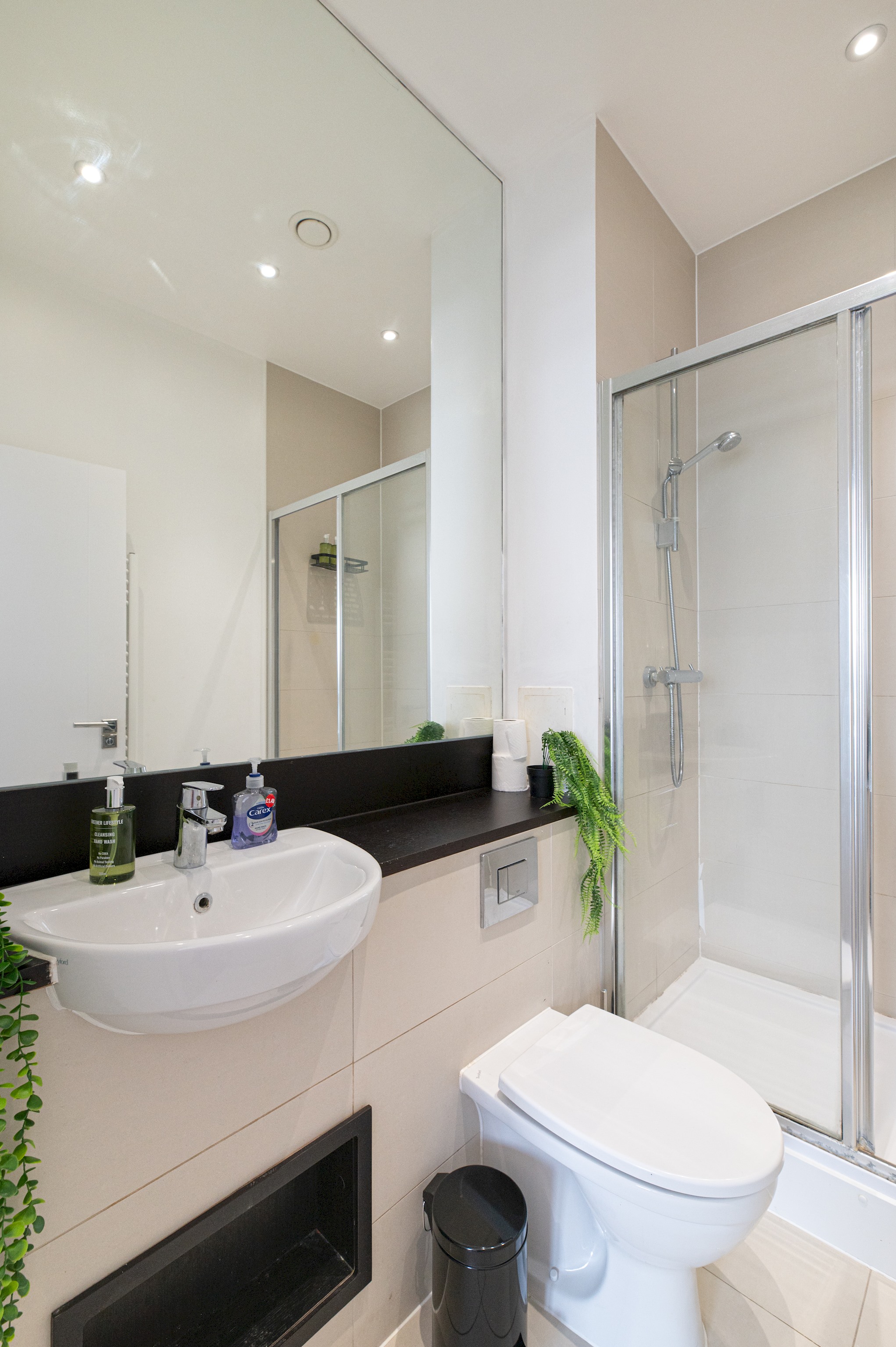 Modern 2BR flat with Balcony, in East London - Pass the Keys in Flat 172 Kingfisher Heights, 2 Bramwell Way, E16 2GR - Property image 14 - VivreStays