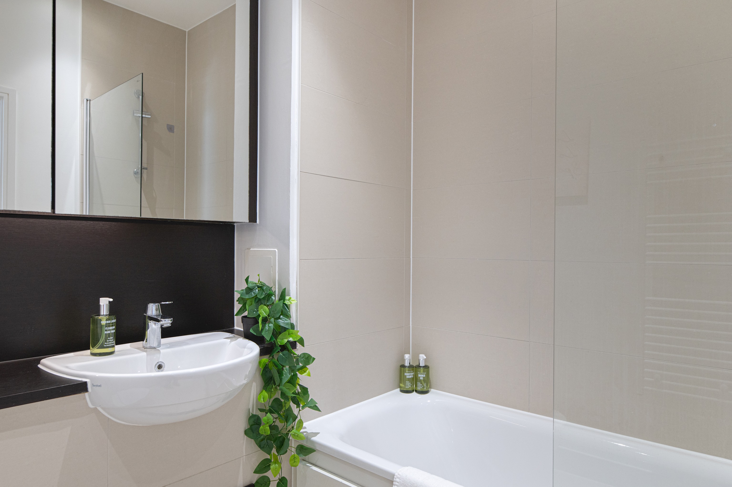 Modern 2BR flat with Balcony, in East London - Pass the Keys in Flat 172 Kingfisher Heights, 2 Bramwell Way, E16 2GR - Property image 15 - VivreStays