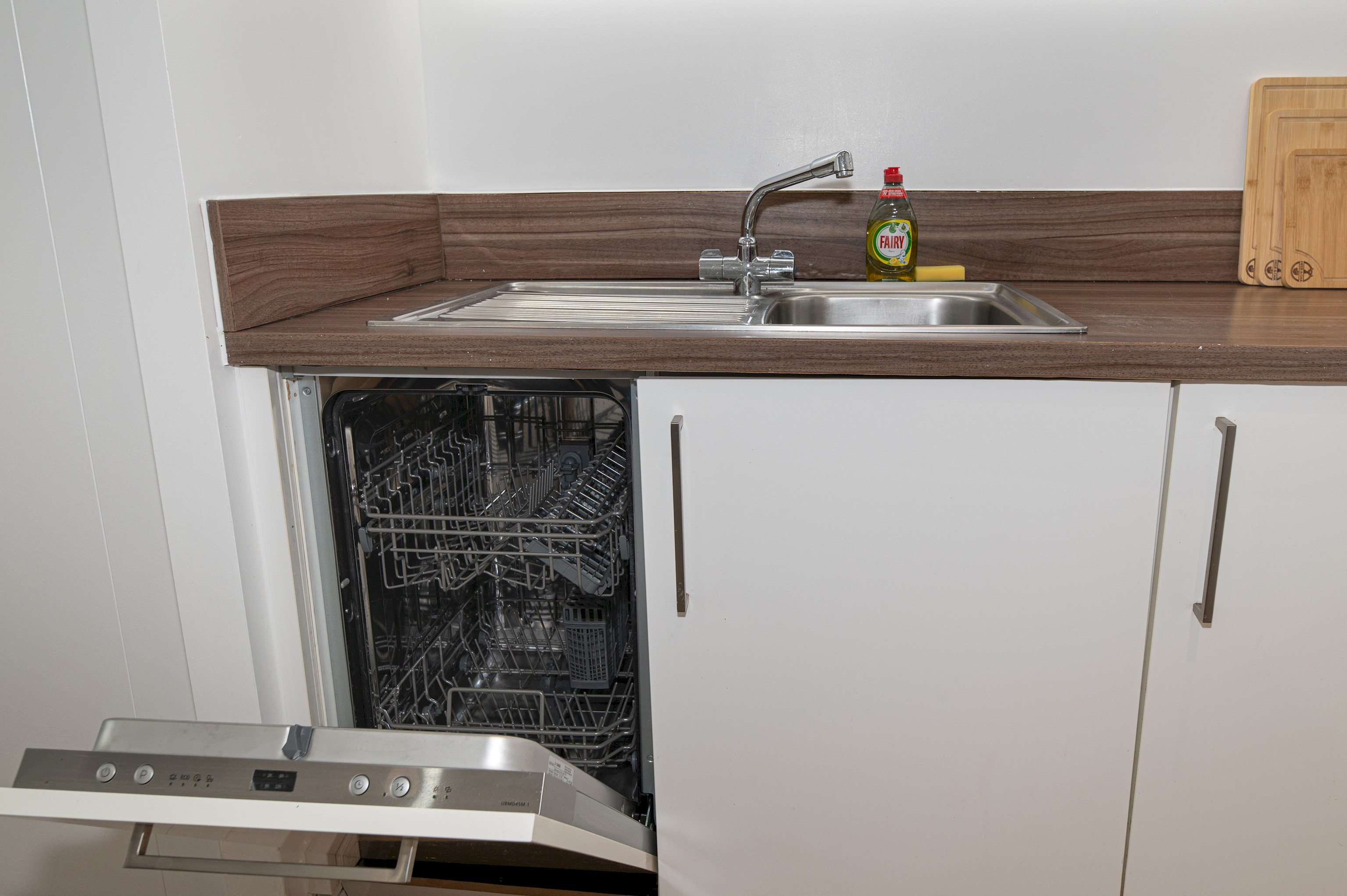 Modern 2BR flat with Balcony, in East London - Pass the Keys in Flat 172 Kingfisher Heights, 2 Bramwell Way, E16 2GR - Property image 35 - VivreStays