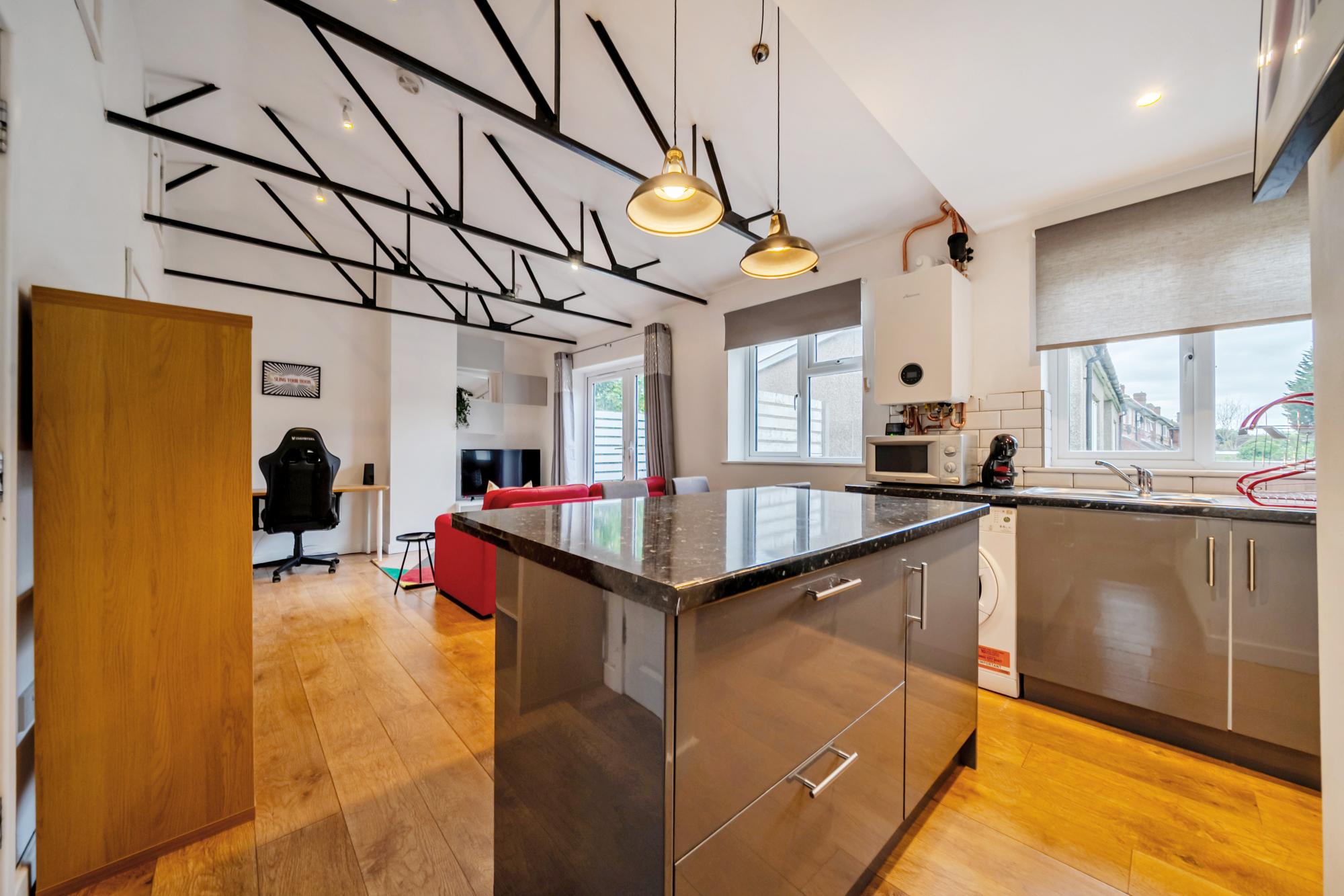 Trendy 2 Bed Flat in Oxford with Balcony & Parking - Pass the Keys in 1B Cottesmore Road OX4 4TX - Property image 7 - VivreStays