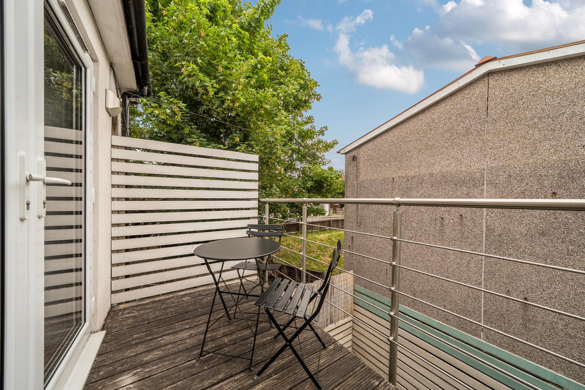 Trendy 2 Bed Flat in Oxford with Balcony & Parking - Pass the Keys in 1B Cottesmore Road OX4 4TX - Property image 14 - VivreStays
