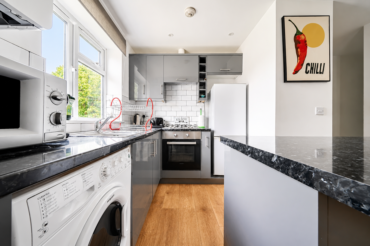 Trendy 2 Bed Flat in Oxford with Balcony & Parking - Pass the Keys in 1B Cottesmore Road OX4 4TX - Property image 18 - VivreStays