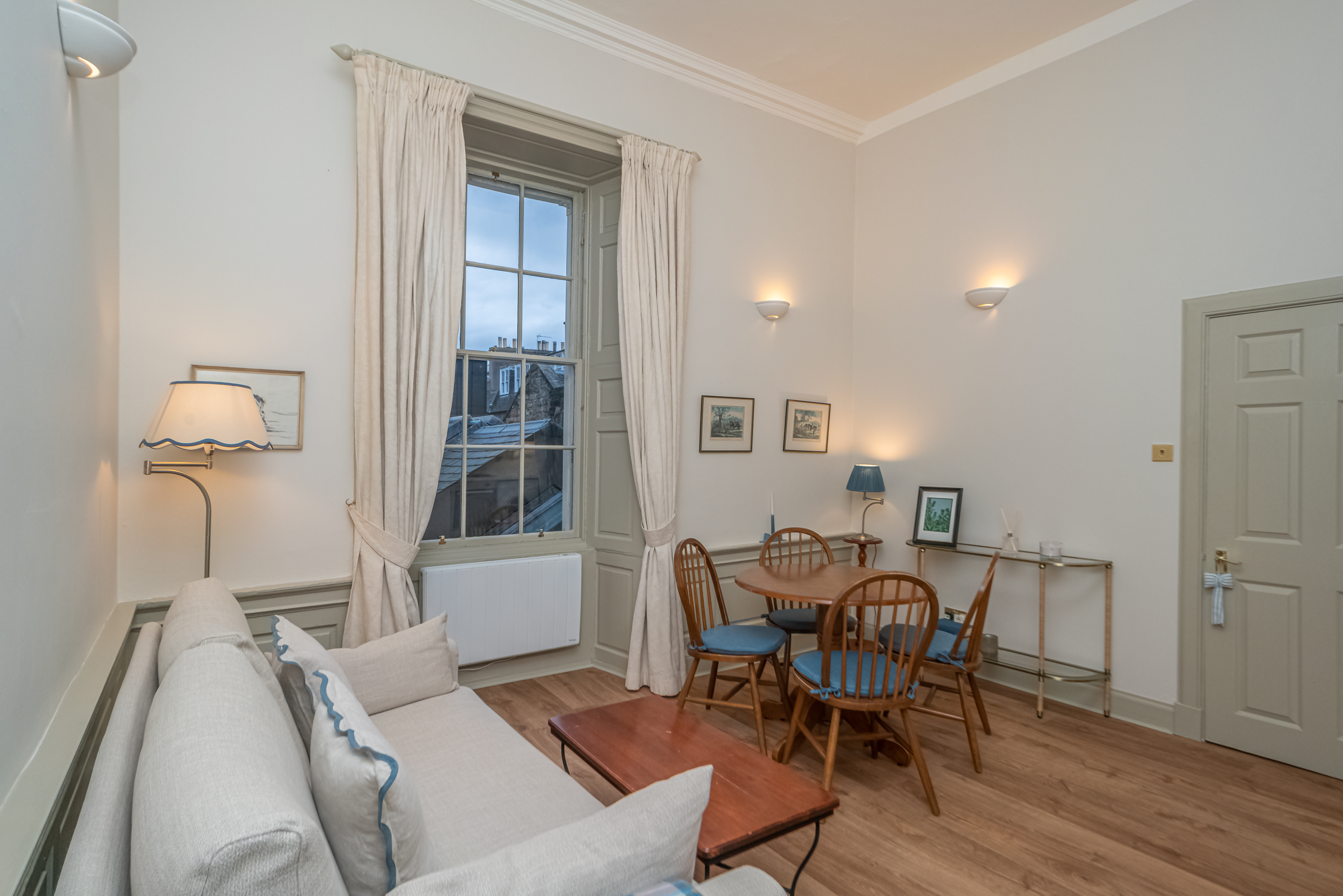 Charming Georgian flat in the Heart of Edinburgh - Pass the Keys in 44/4 Frederick St EH2 1EX - Property image 2 - VivreStays