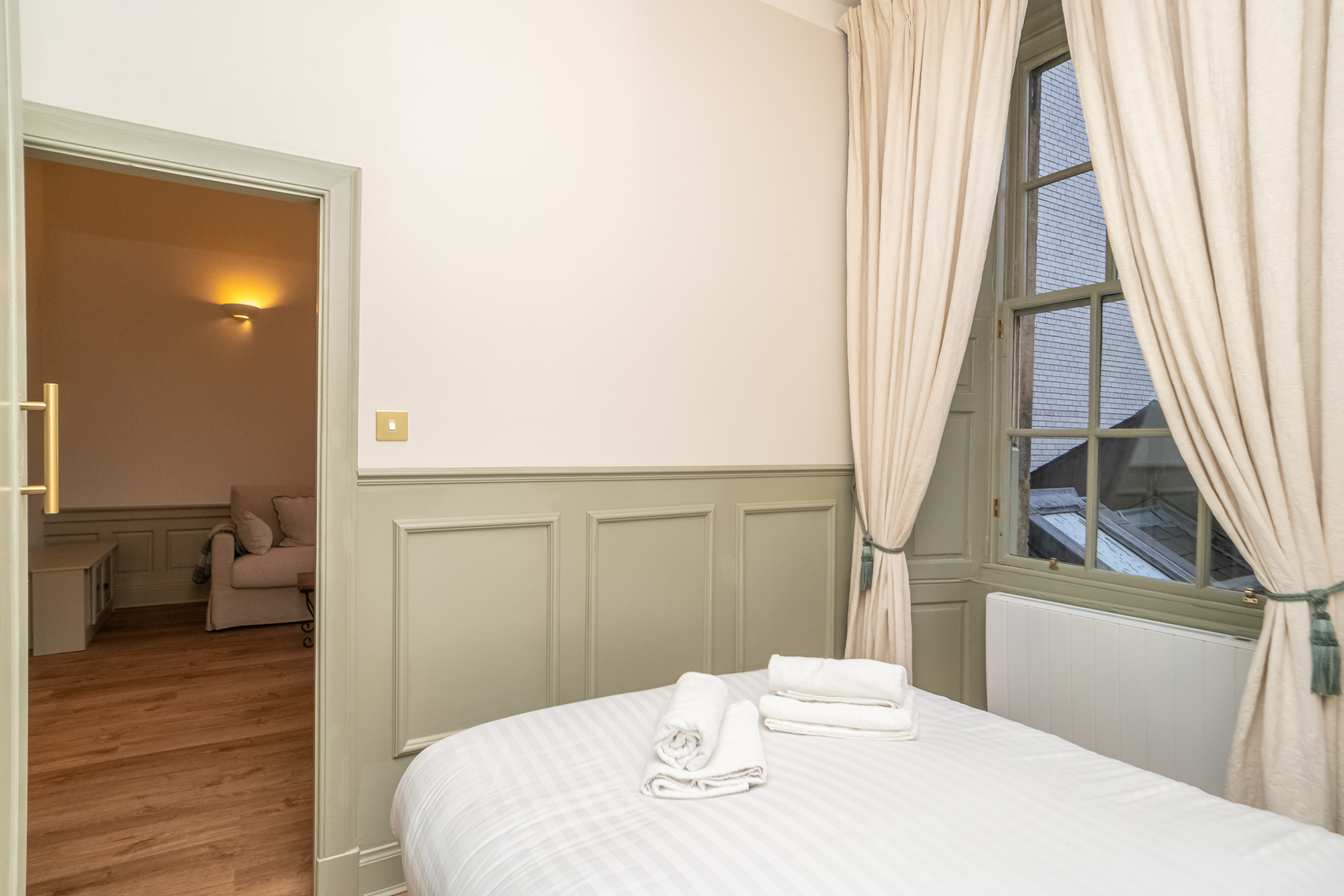 Charming Georgian flat in the Heart of Edinburgh - Pass the Keys in 44/4 Frederick St EH2 1EX - Property image 15 - VivreStays