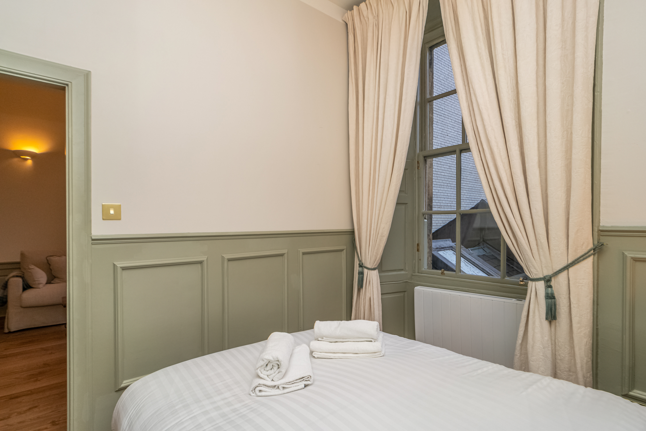Charming Georgian flat in the Heart of Edinburgh - Pass the Keys in 44/4 Frederick St EH2 1EX - Property image 16 - VivreStays