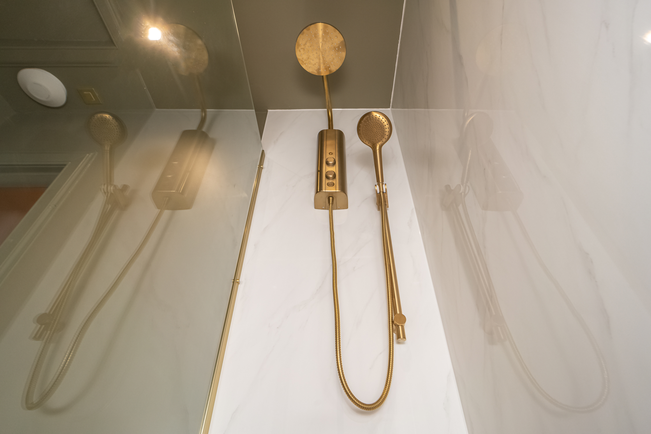 Charming Georgian flat in the Heart of Edinburgh - Pass the Keys in 44/4 Frederick St EH2 1EX - Property image 17 - VivreStays