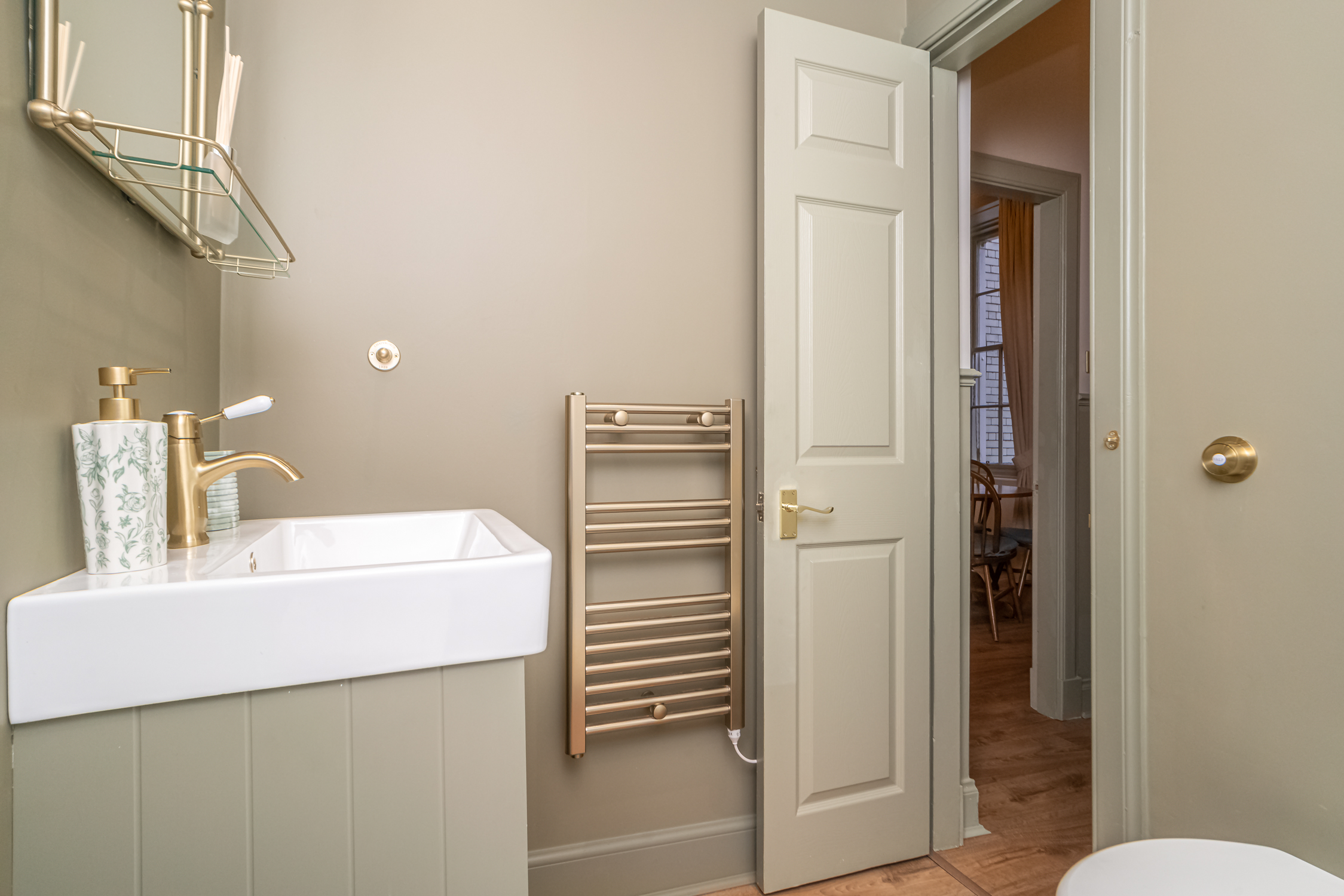 Charming Georgian flat in the Heart of Edinburgh - Pass the Keys in 44/4 Frederick St EH2 1EX - Property image 19 - VivreStays