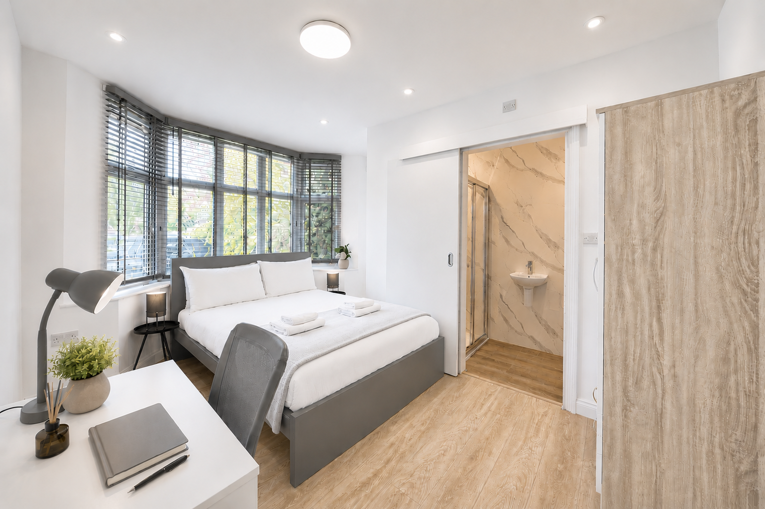 Modern 4BR Oxford | 3 Ensuites, 3 Parking Spaces - Pass the Keys in 33 Green Road, Headington OX3 8LD - Property image 2 - VivreStays