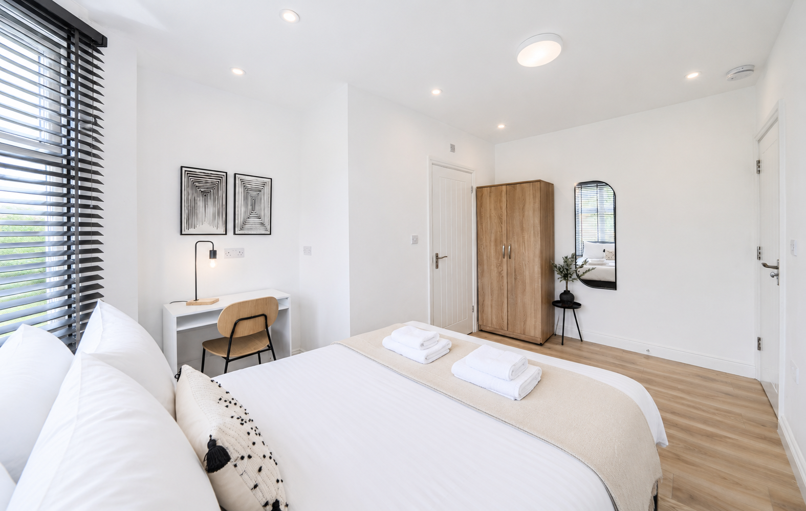 Modern 4BR Oxford | 3 Ensuites, 3 Parking Spaces - Pass the Keys in 33 Green Road, Headington OX3 8LD - Property image 5 - VivreStays