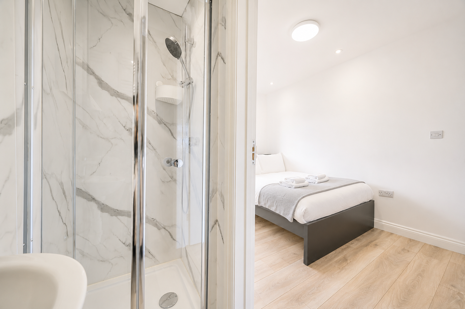 Modern 4BR Oxford | 3 Ensuites, 3 Parking Spaces - Pass the Keys in 33 Green Road, Headington OX3 8LD - Property image 13 - VivreStays