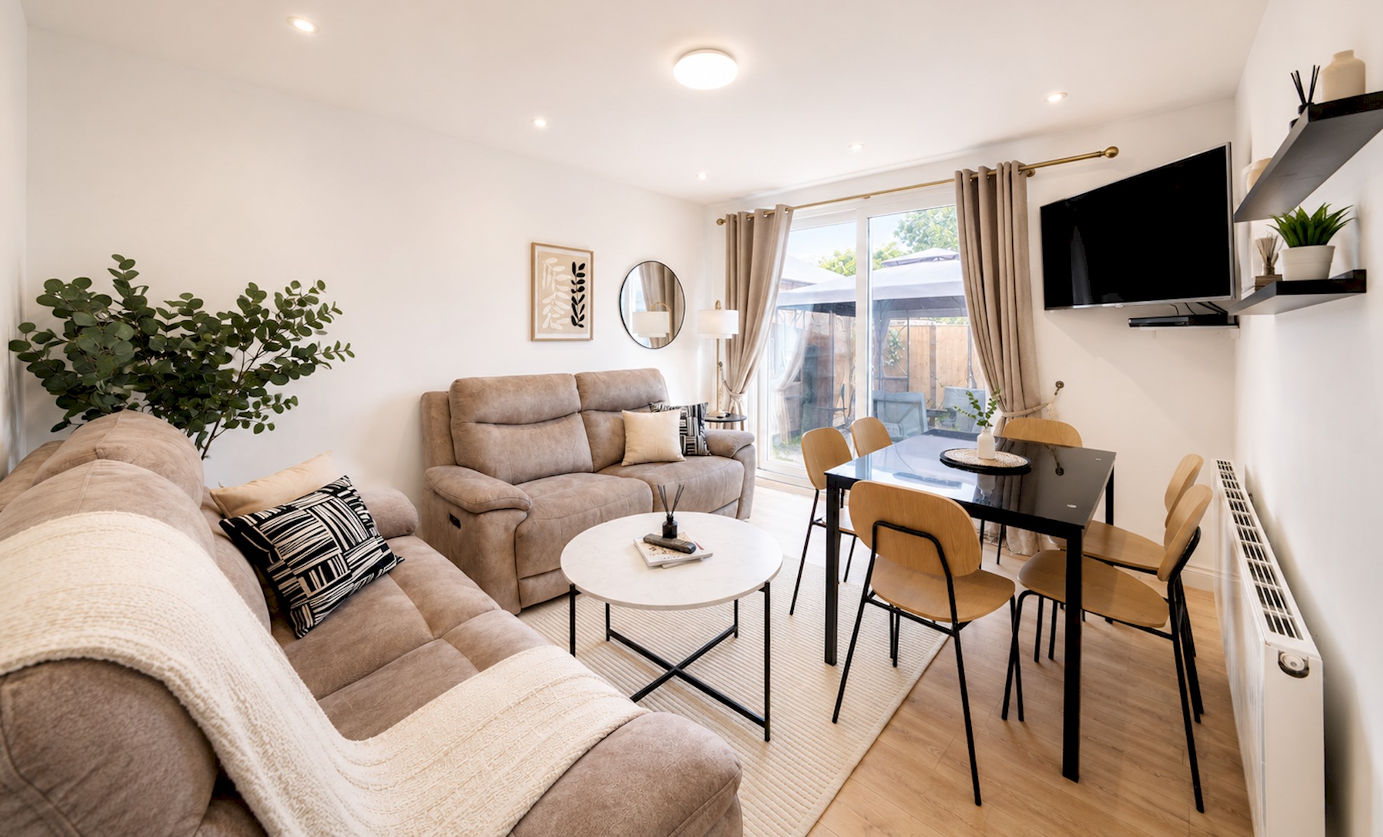 View Modern 4BR Oxford | 3 Ensuites, 3 Parking Spaces - Pass the Keys Modern 4BR Oxford | 3 Ensuites, 3 Parking Spaces - Pass the Keys serviced apartment - Oxford - VivreStays