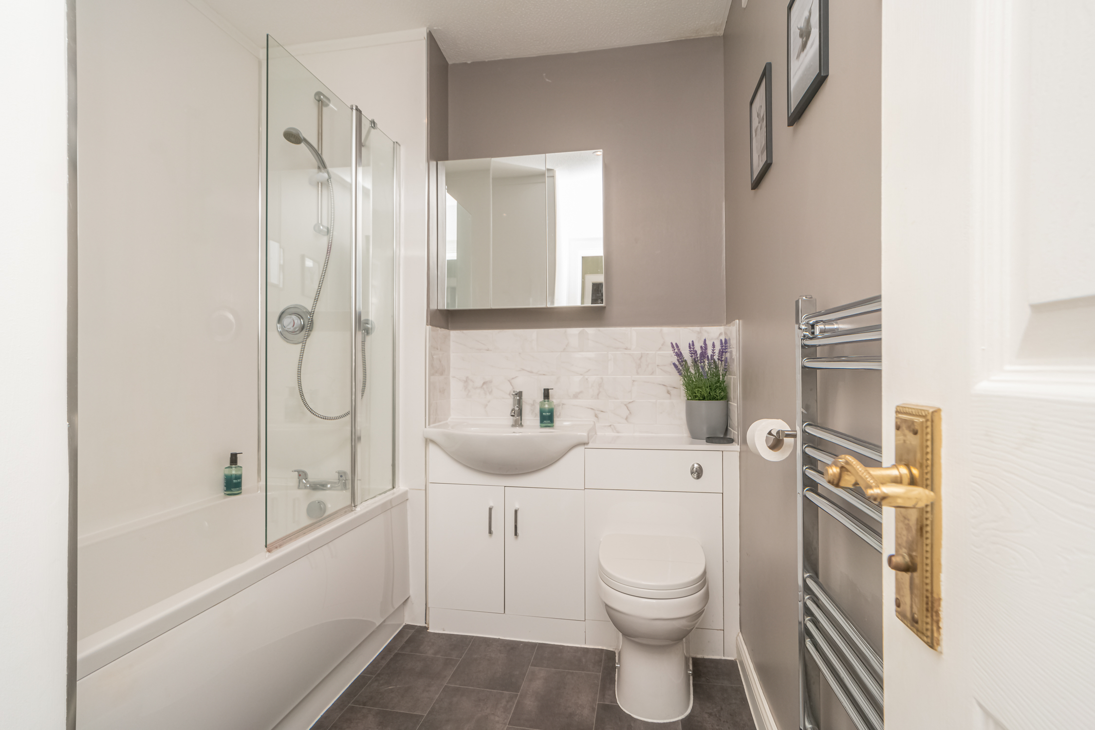 Cosy Murrayfield flat - Pass the Keys in 16/20 Russell Gardens EH12 5PP - Property image 28 - VivreStays