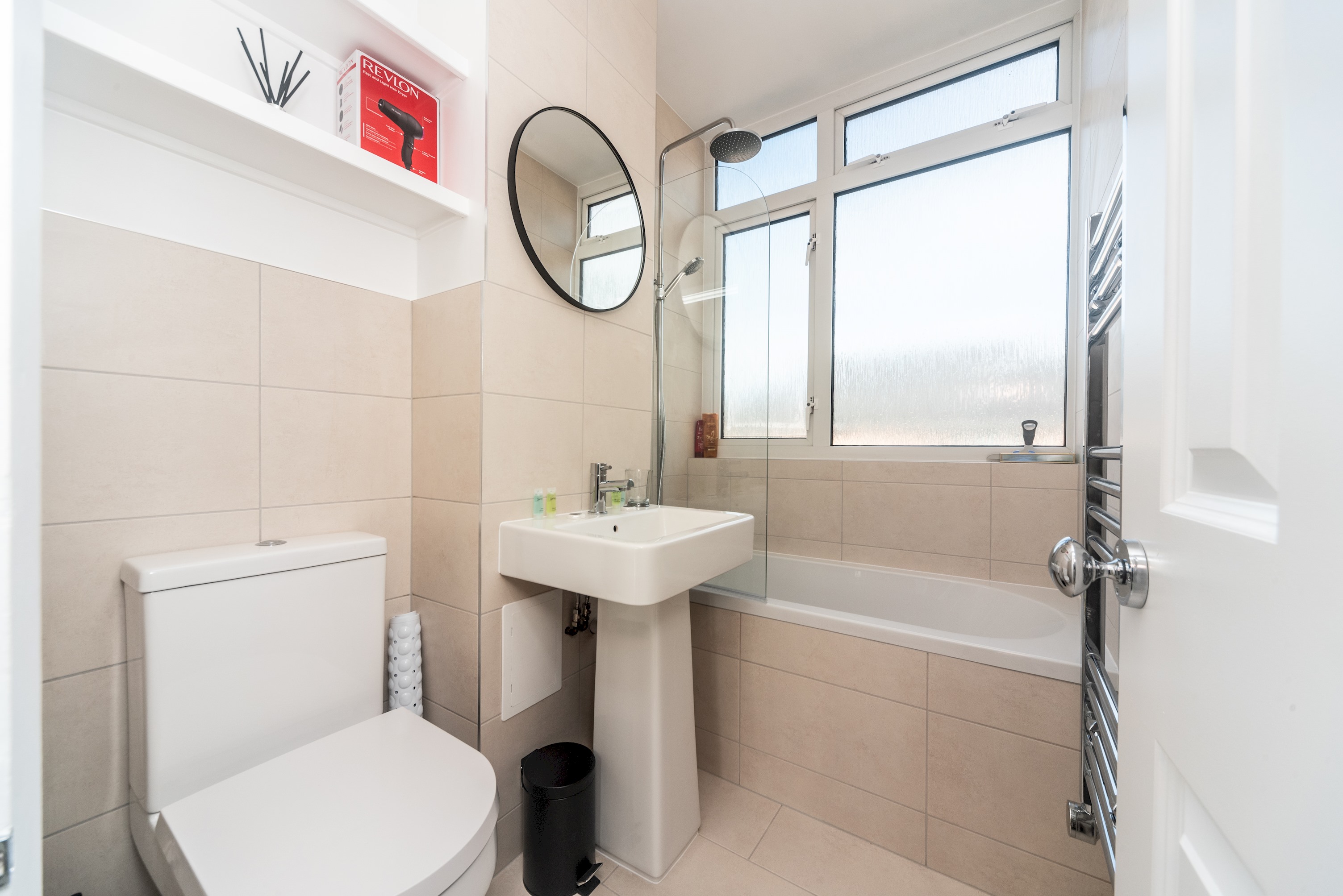 Fulham 2BR Flat | Clean, Quiet & Spacious - Pass the Keys in Flat 5, 117-121 Wandsworth Bridge Rd, SW6 2TP - Property image 7 - VivreStays