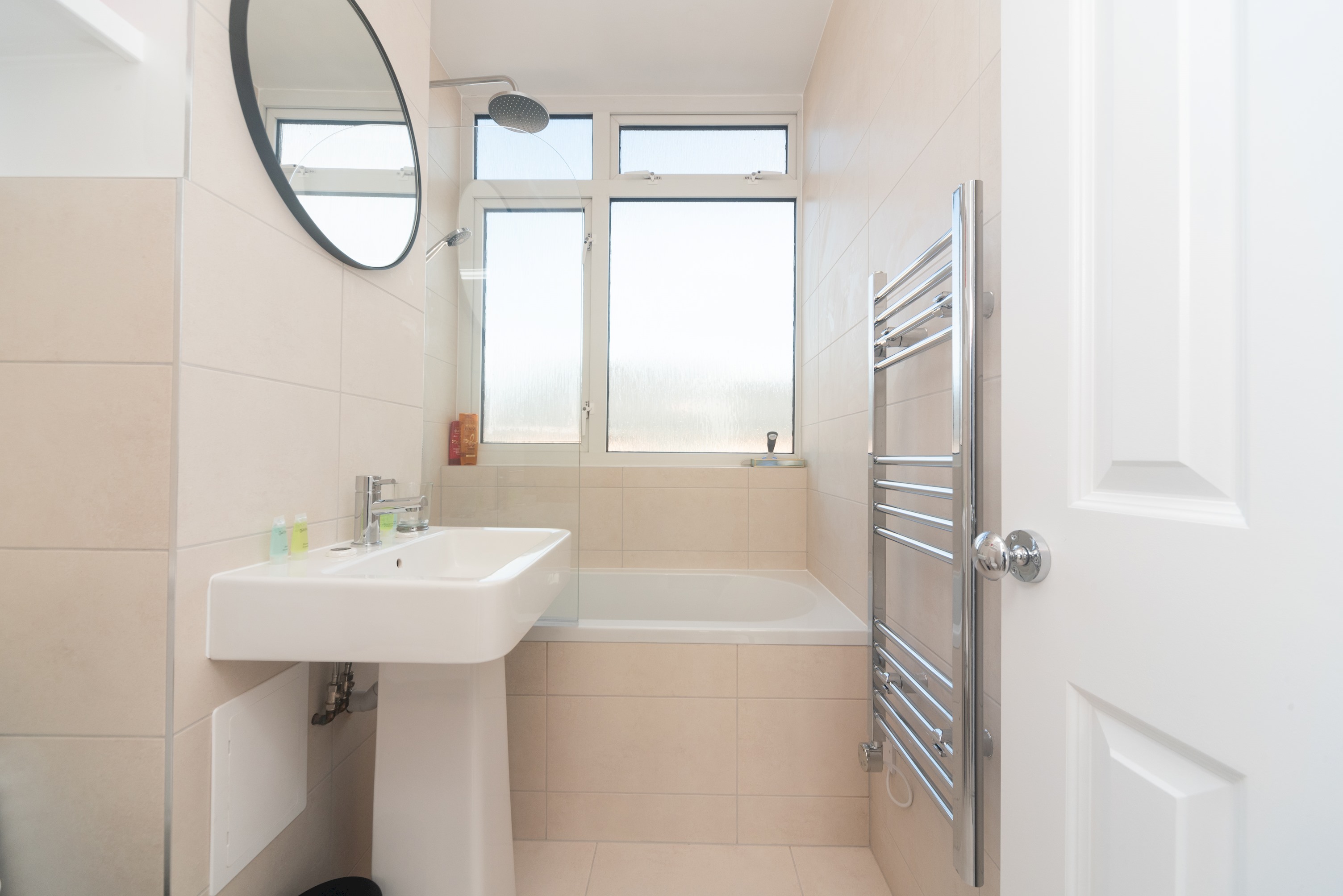 Fulham 2BR Flat | Clean, Quiet & Spacious - Pass the Keys in Flat 5, 117-121 Wandsworth Bridge Rd, SW6 2TP - Property image 8 - VivreStays