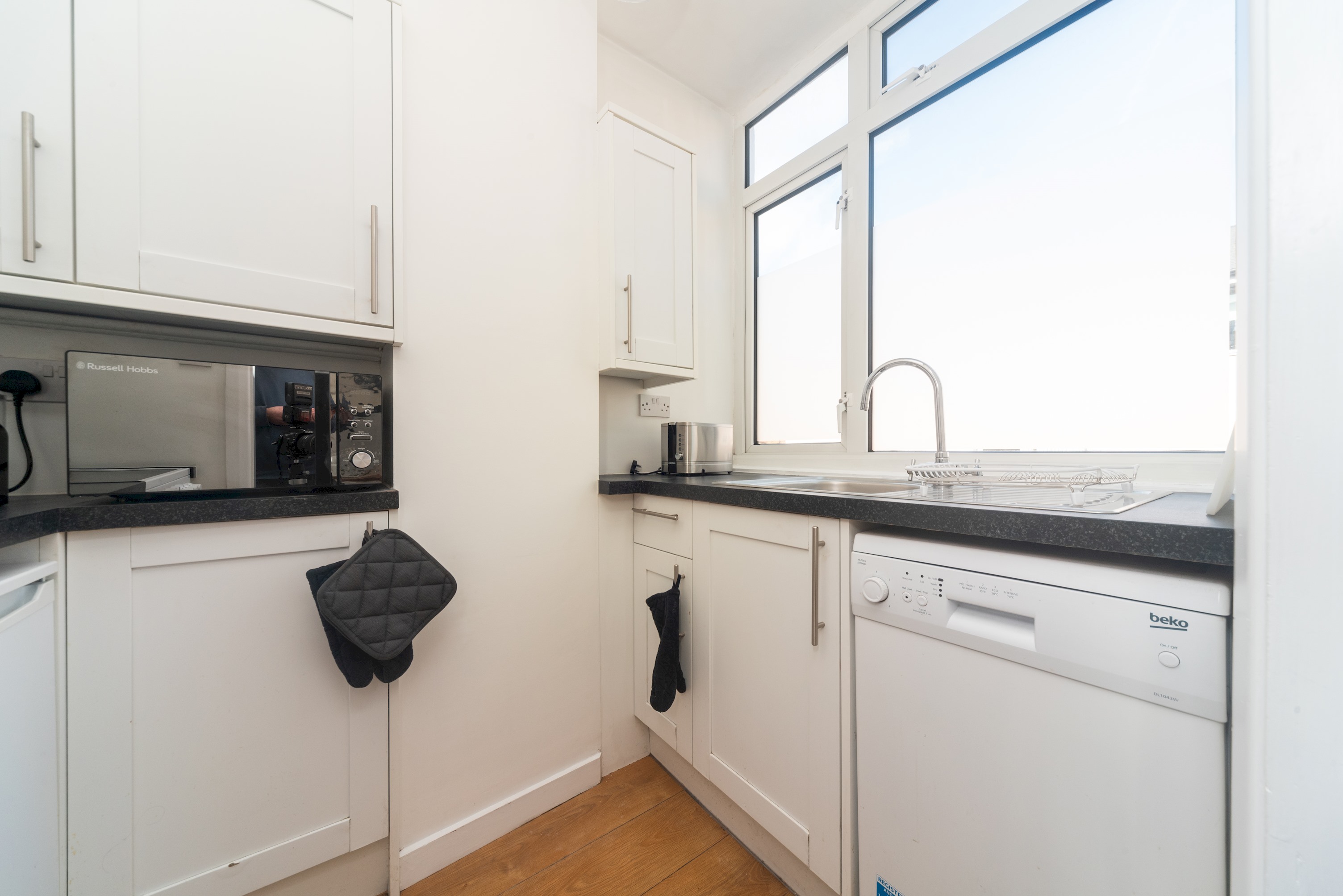 Fulham 2BR Flat | Clean, Quiet & Spacious - Pass the Keys in Flat 5, 117-121 Wandsworth Bridge Rd, SW6 2TP - Property image 13 - VivreStays