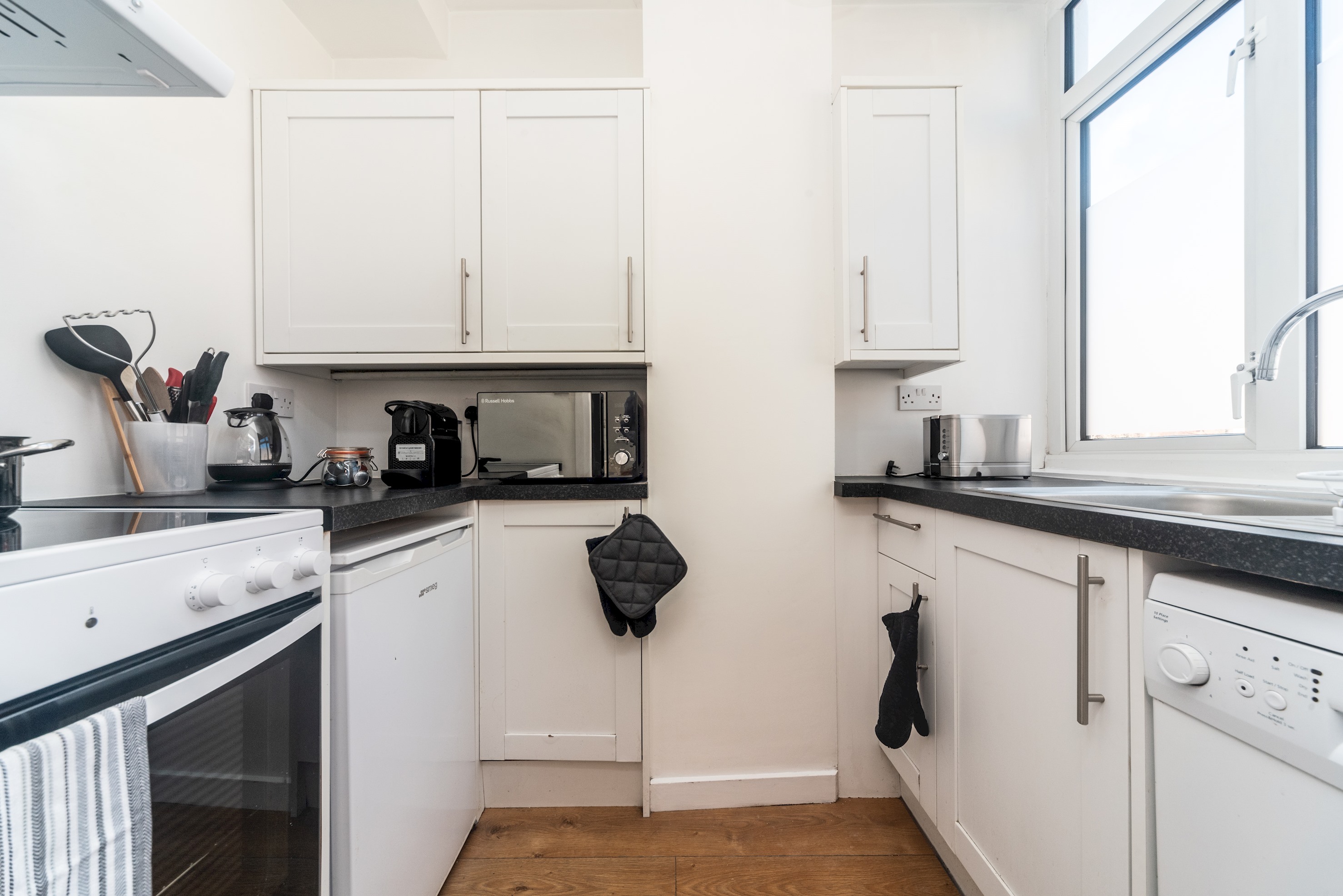 Fulham 2BR Flat | Clean, Quiet & Spacious - Pass the Keys in Flat 5, 117-121 Wandsworth Bridge Rd, SW6 2TP - Property image 18 - VivreStays