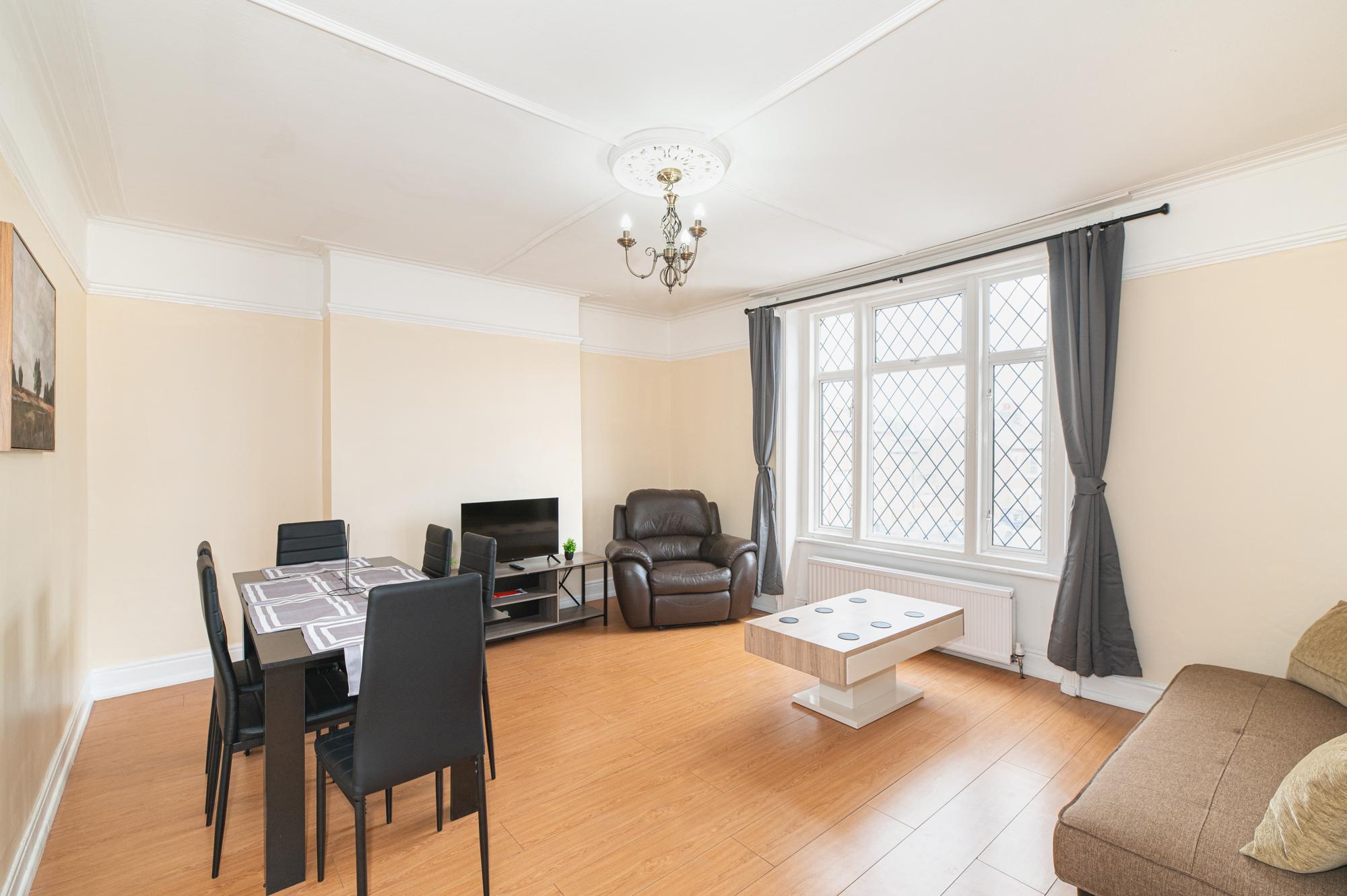Spacious 4BR Home Near Wimbledon & Central London - Pass the Keys in 204 Merton Rd SW18 5SW - Property image 17 - VivreStays