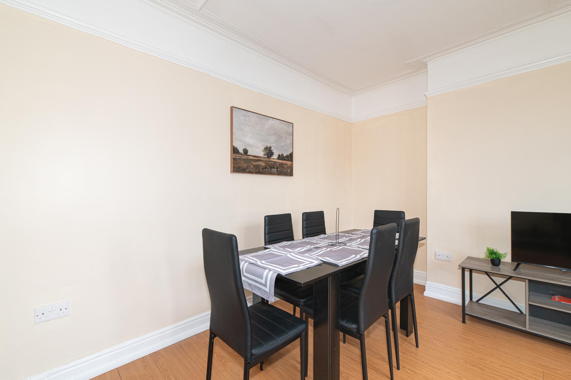 Spacious 4BR Home Near Wimbledon & Central London - Pass the Keys in 204 Merton Rd SW18 5SW - Property image 16 - VivreStays