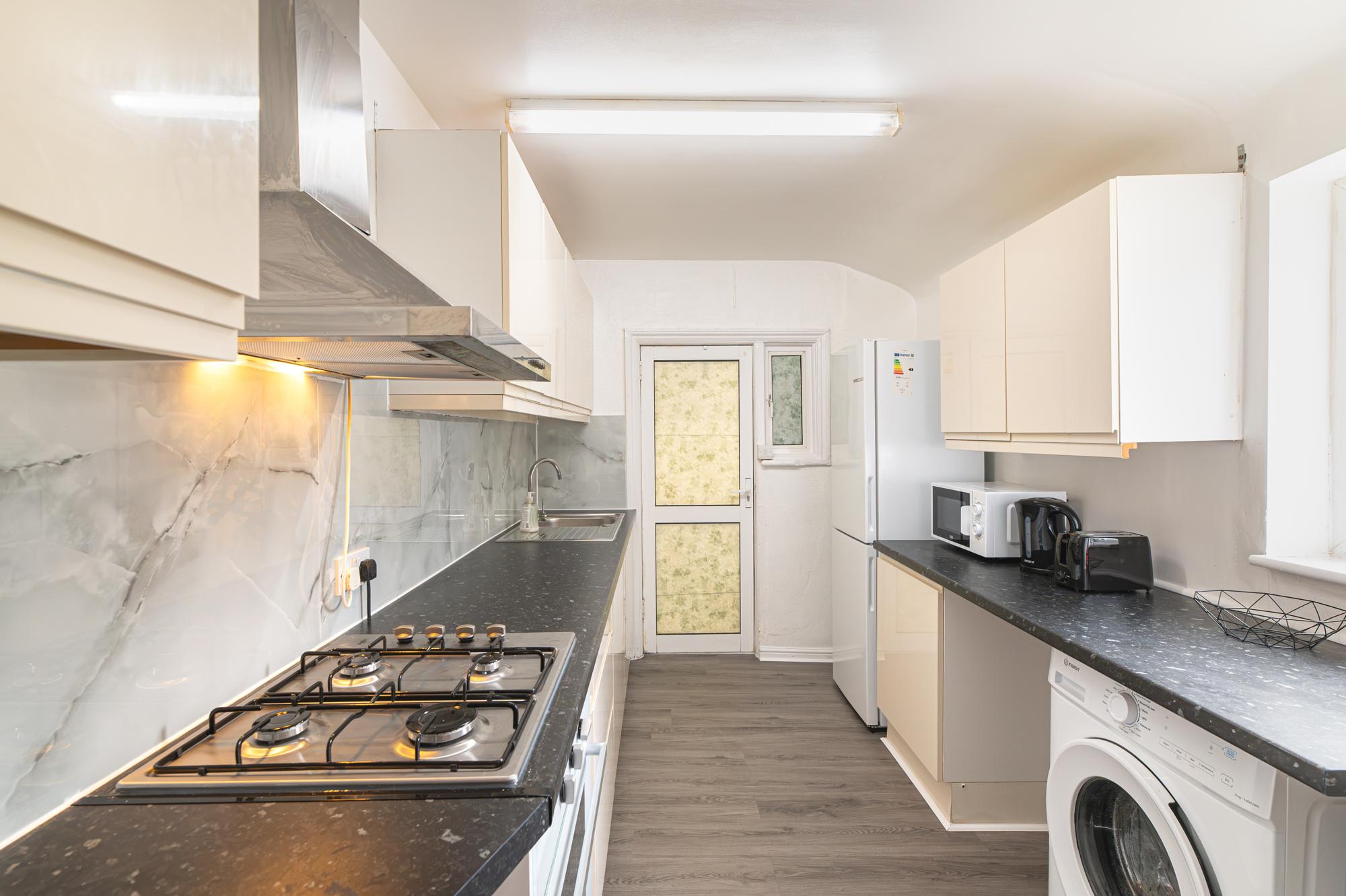 Spacious 4BR Home Near Wimbledon & Central London - Pass the Keys in 204 Merton Rd SW18 5SW - Property image 13 - VivreStays