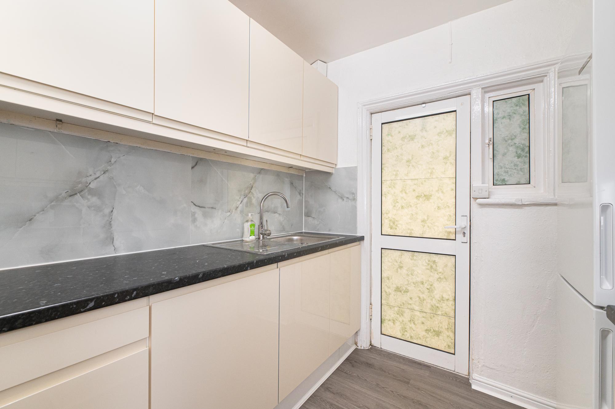 Spacious 4BR Home Near Wimbledon & Central London - Pass the Keys in 204 Merton Rd SW18 5SW - Property image 11 - VivreStays