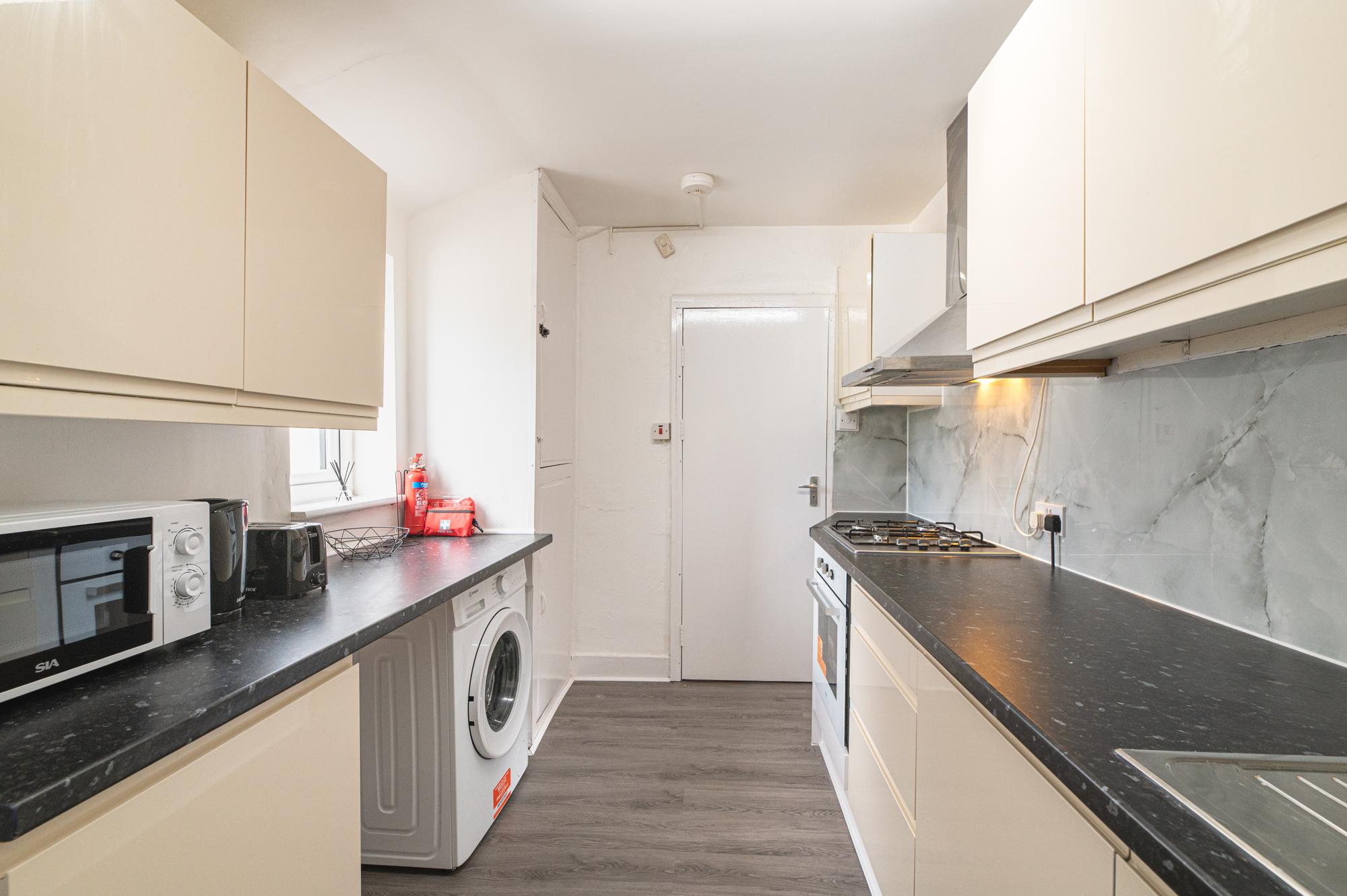 Spacious 4BR Home Near Wimbledon & Central London - Pass the Keys in 204 Merton Rd SW18 5SW - Property image 10 - VivreStays