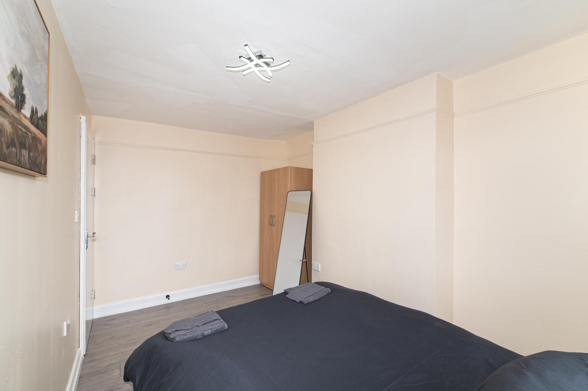 Spacious 4BR Home Near Wimbledon & Central London - Pass the Keys in 204 Merton Rd SW18 5SW - Property image 23 - VivreStays