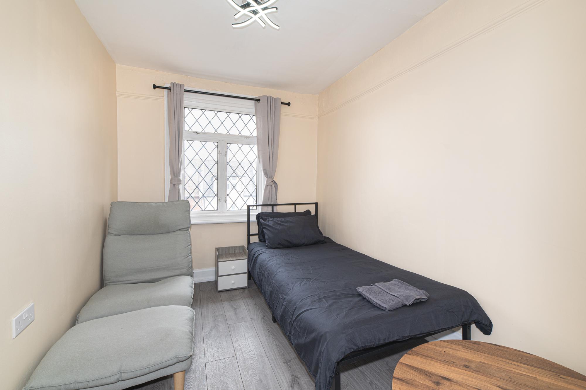 Spacious 4BR Home Near Wimbledon & Central London - Pass the Keys in 204 Merton Rd SW18 5SW - Property image 19 - VivreStays