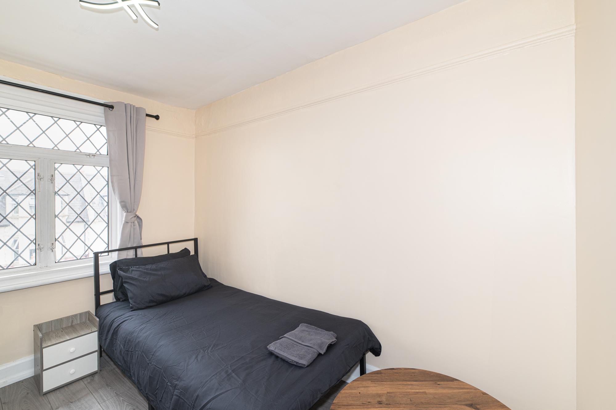 Spacious 4BR Home Near Wimbledon & Central London - Pass the Keys in 204 Merton Rd SW18 5SW - Property image 18 - VivreStays
