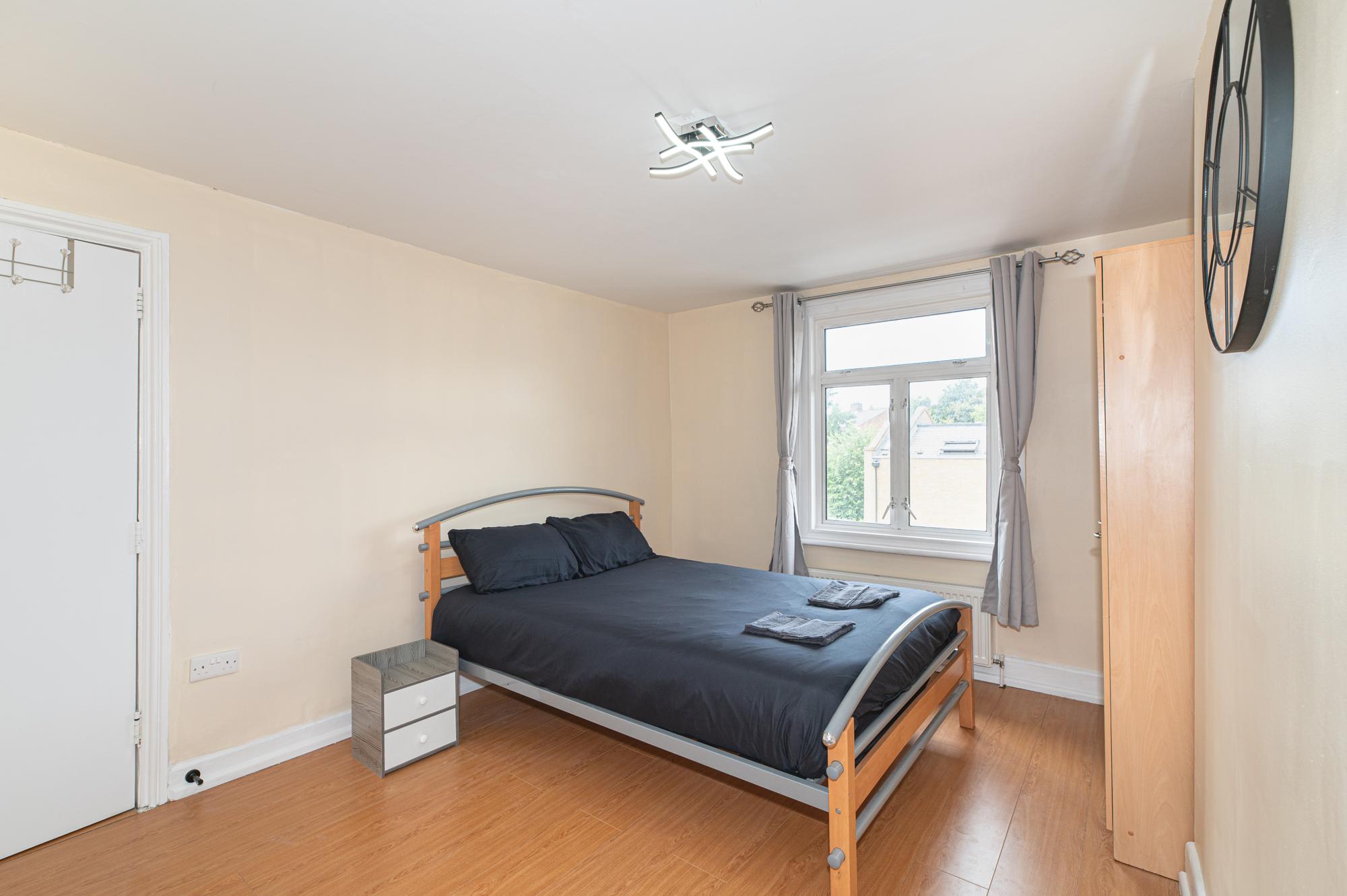 Spacious 4BR Home Near Wimbledon & Central London - Pass the Keys in 204 Merton Rd SW18 5SW - Property image 26 - VivreStays