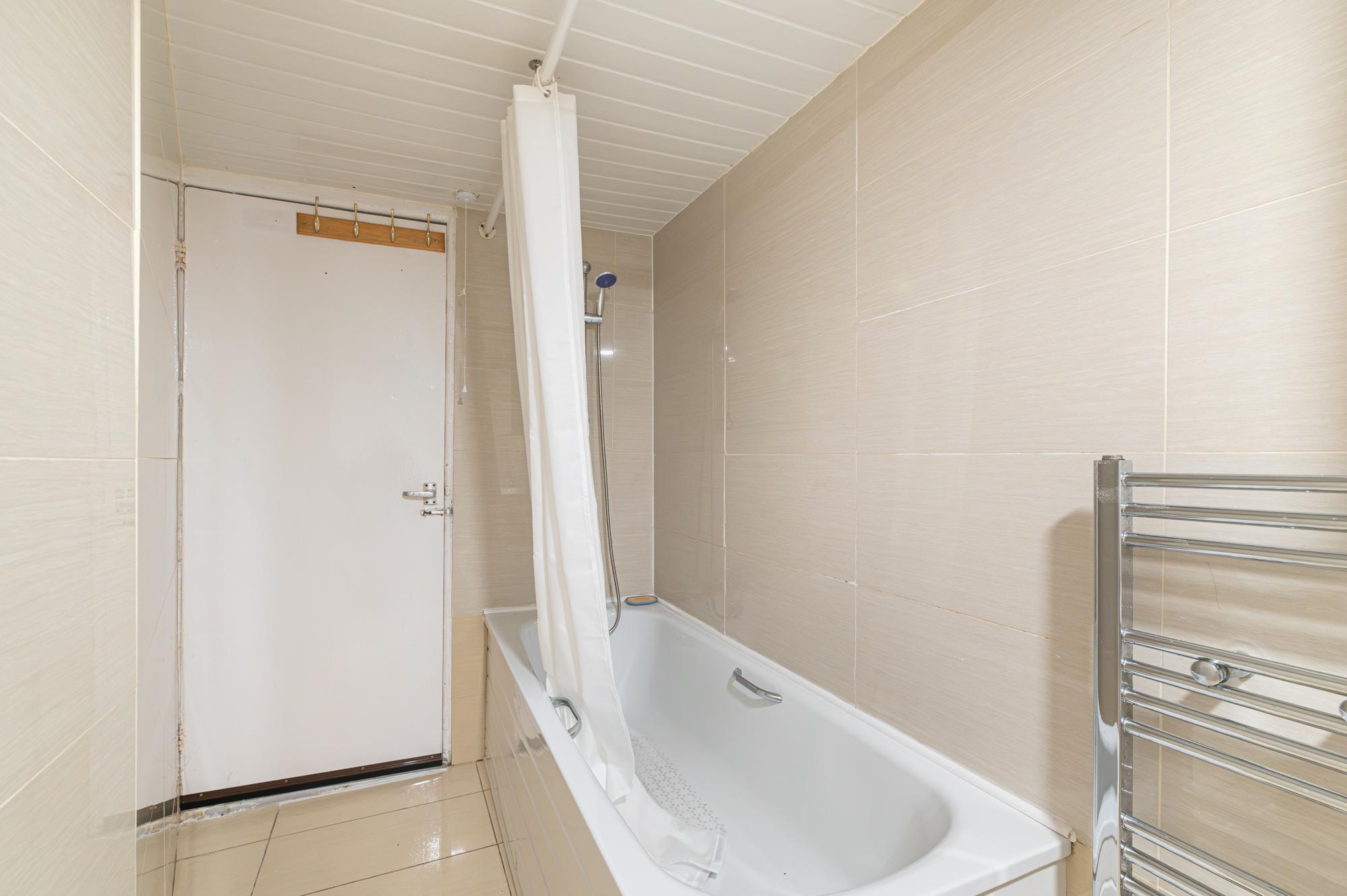 Spacious 4BR Home Near Wimbledon & Central London - Pass the Keys in 204 Merton Rd SW18 5SW - Property image 29 - VivreStays