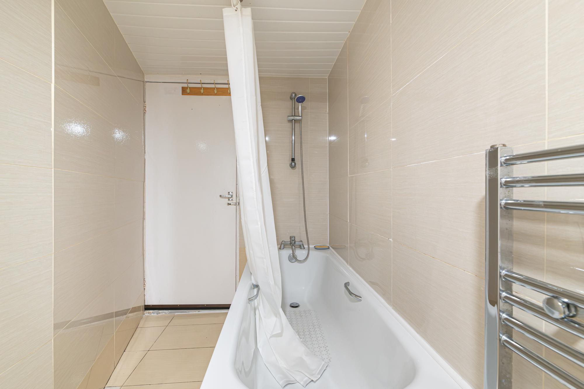 Spacious 4BR Home Near Wimbledon & Central London - Pass the Keys in 204 Merton Rd SW18 5SW - Property image 28 - VivreStays