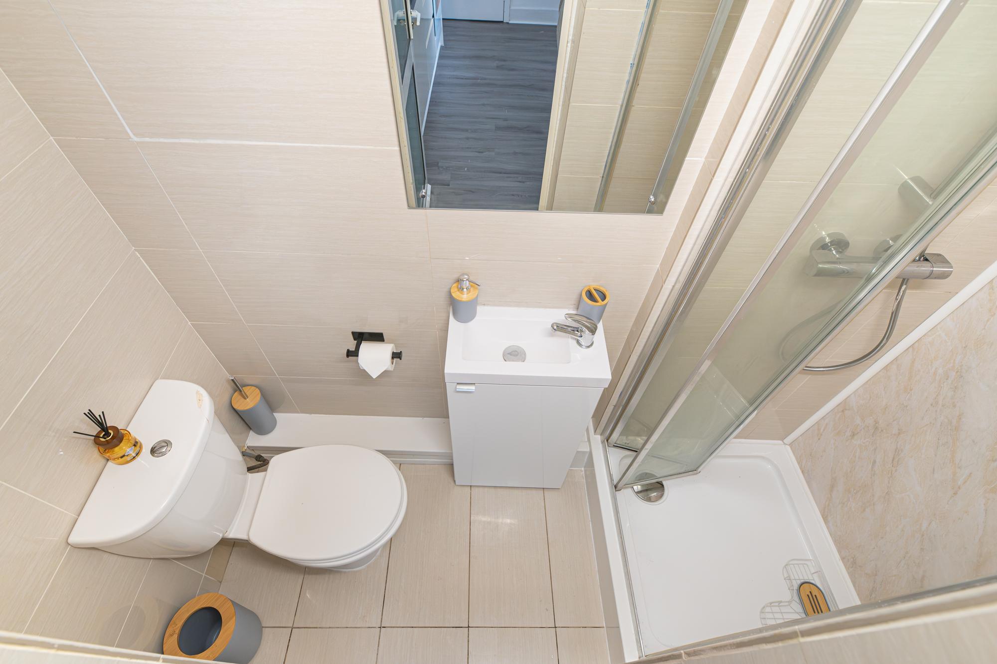 Spacious 4BR Home Near Wimbledon & Central London - Pass the Keys in 204 Merton Rd SW18 5SW - Property image 34 - VivreStays