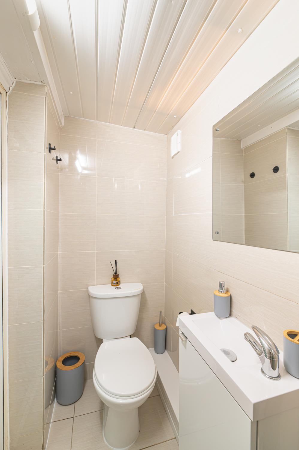 Spacious 4BR Home Near Wimbledon & Central London - Pass the Keys in 204 Merton Rd SW18 5SW - Property image 36 - VivreStays
