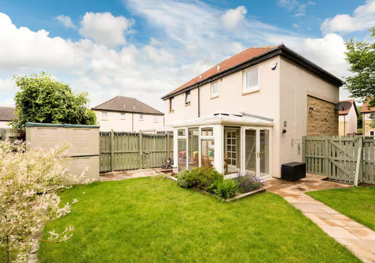Modern Family House | Sleeps 5 | Free Parking - Pass the Keys in 52 Haydrive, EH16 4AL - Property image 2 - VivreStays
