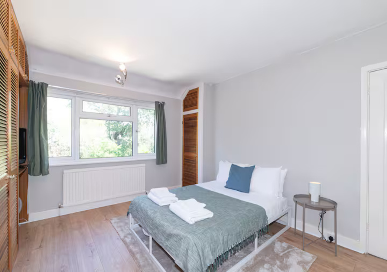 Charming Home with Garden Near Wembley Stadium - Pass the Keys in 23 Beverley Gardens HA9 9RD - Property image 5 - VivreStays