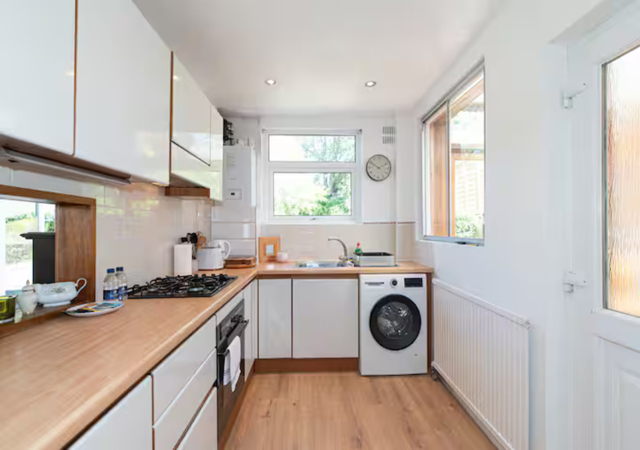 Charming Home with Garden Near Wembley Stadium - Pass the Keys in 23 Beverley Gardens HA9 9RD - Property image 3 - VivreStays