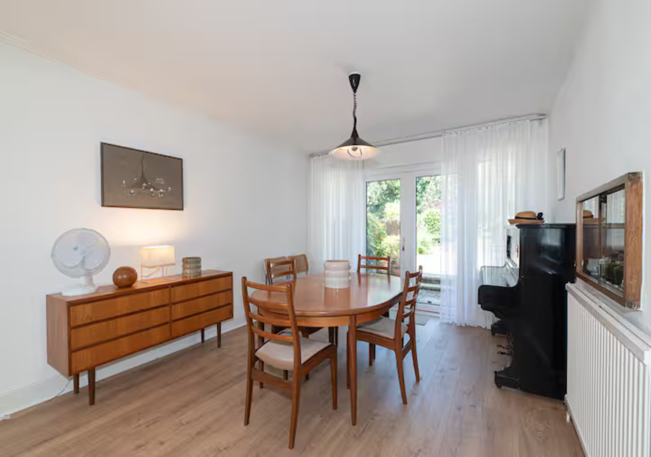 Charming Home with Garden Near Wembley Stadium - Pass the Keys in 23 Beverley Gardens HA9 9RD - Property image 4 - VivreStays