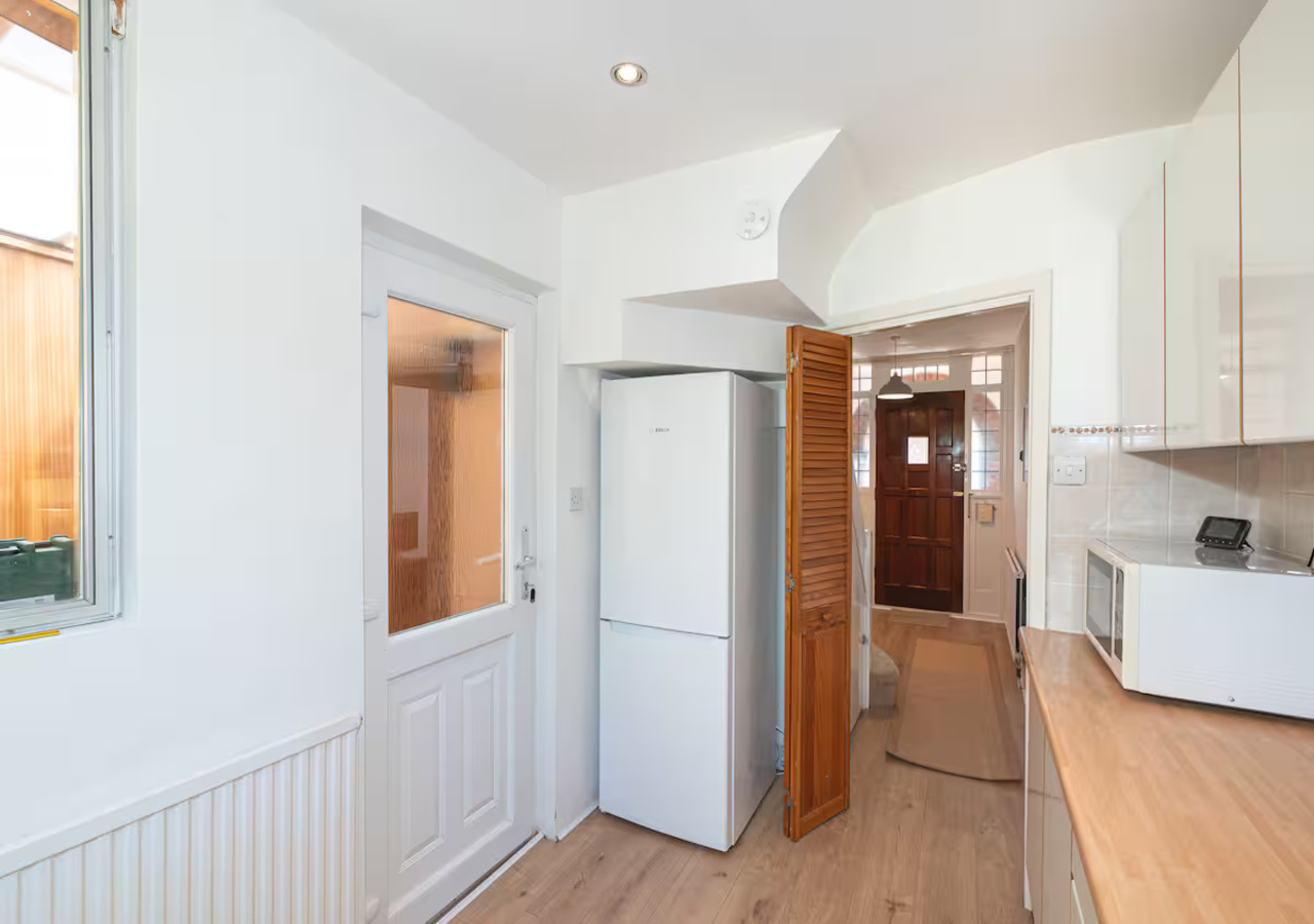Charming Home with Garden Near Wembley Stadium - Pass the Keys in 23 Beverley Gardens HA9 9RD - Property image 9 - VivreStays