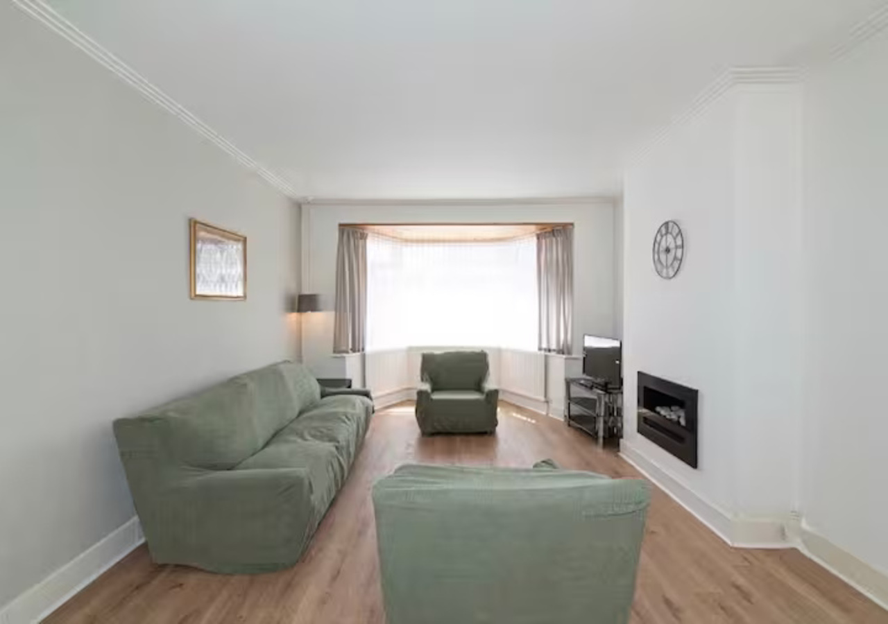 Charming Home with Garden Near Wembley Stadium - Pass the Keys in 23 Beverley Gardens HA9 9RD - Property image 6 - VivreStays