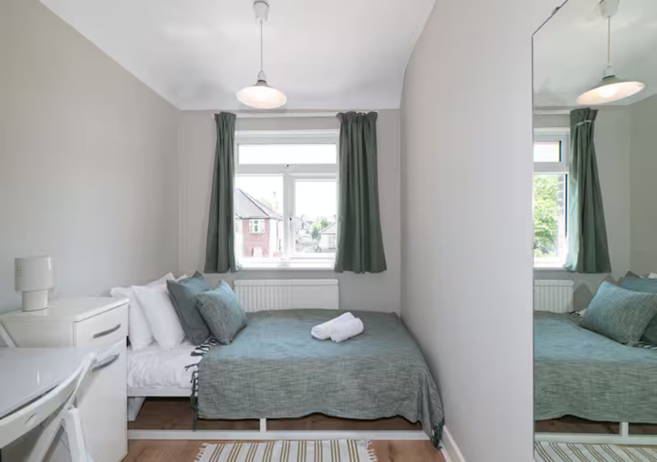 Charming Home with Garden Near Wembley Stadium - Pass the Keys in 23 Beverley Gardens HA9 9RD - Property image 19 - VivreStays