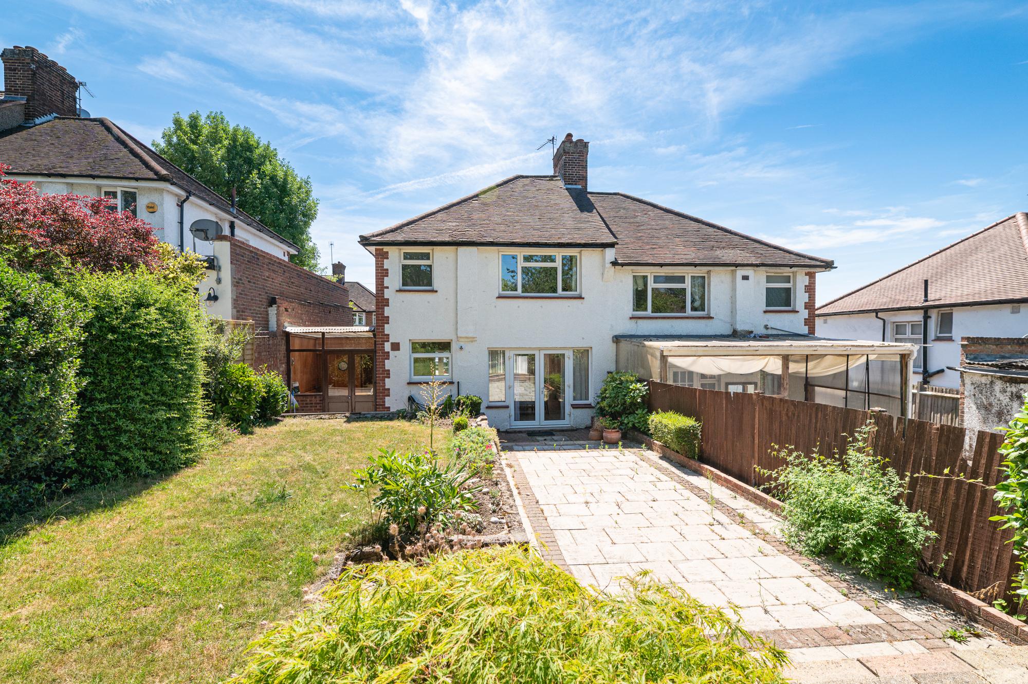 Charming Home with Garden Near Wembley Stadium - Pass the Keys serviced apartment - UK - VivreStays